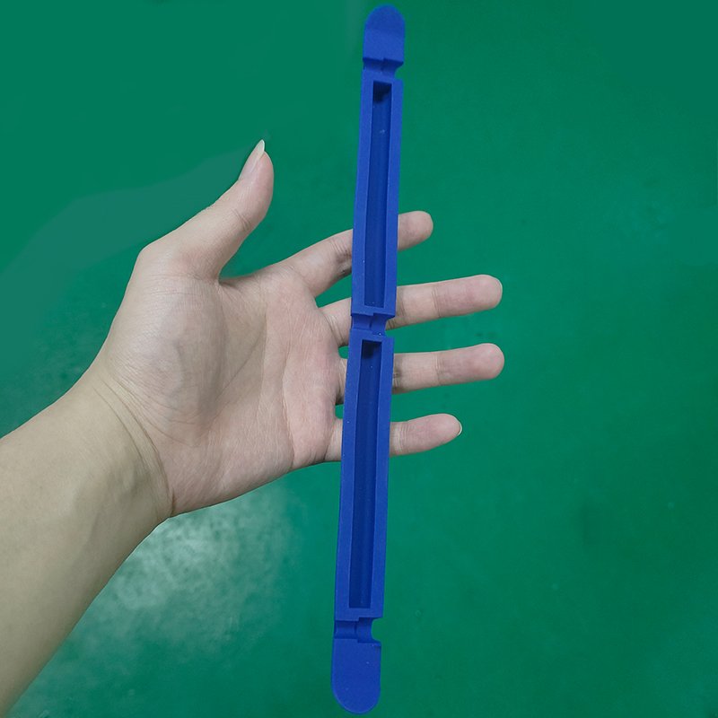 Manufacturers open molds to customize long strips of silicone mechanical top cover long strips of miscellaneous parts production