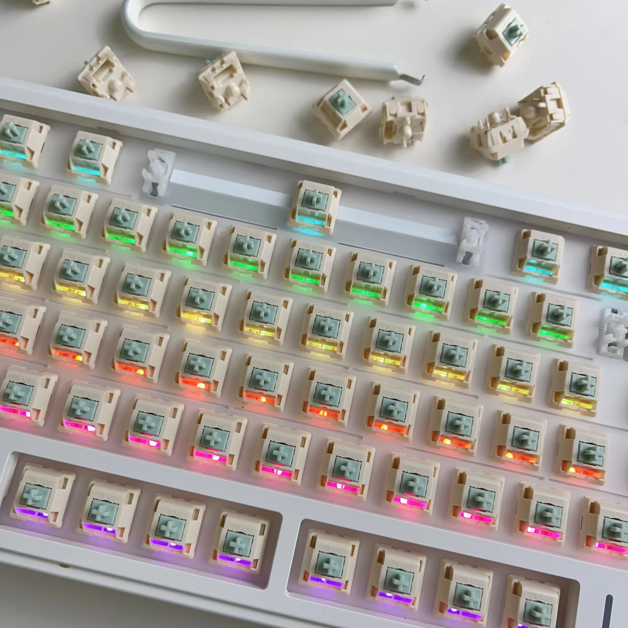 Spring Rain Switch 5-pin Mechanical Keyboard 40g Customized Factory Prelubed MX Switch Office Game Smooth Typing