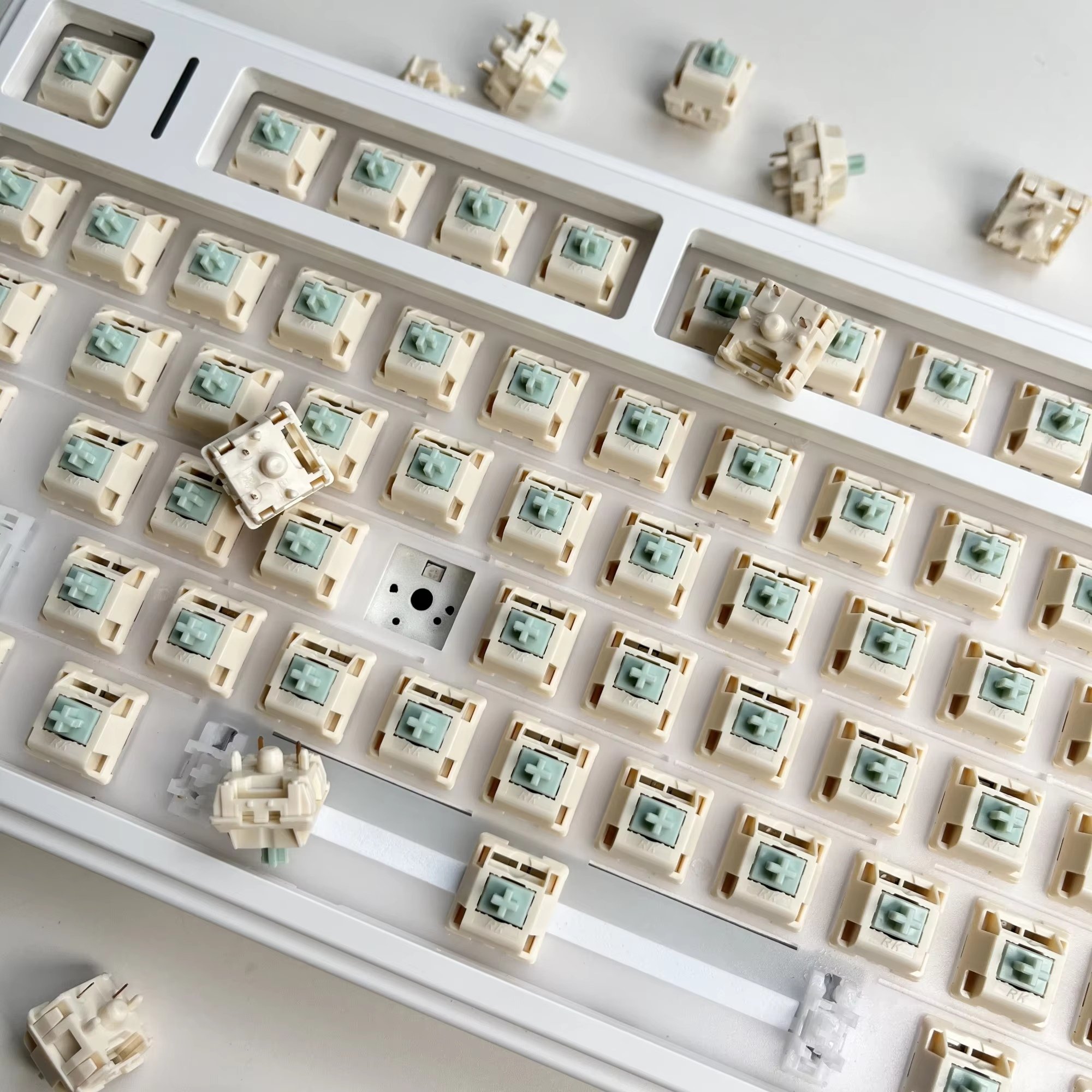 Spring Rain Switch 5-pin Mechanical Keyboard 40g Customized Factory Prelubed MX Switch Office Game Smooth Typing