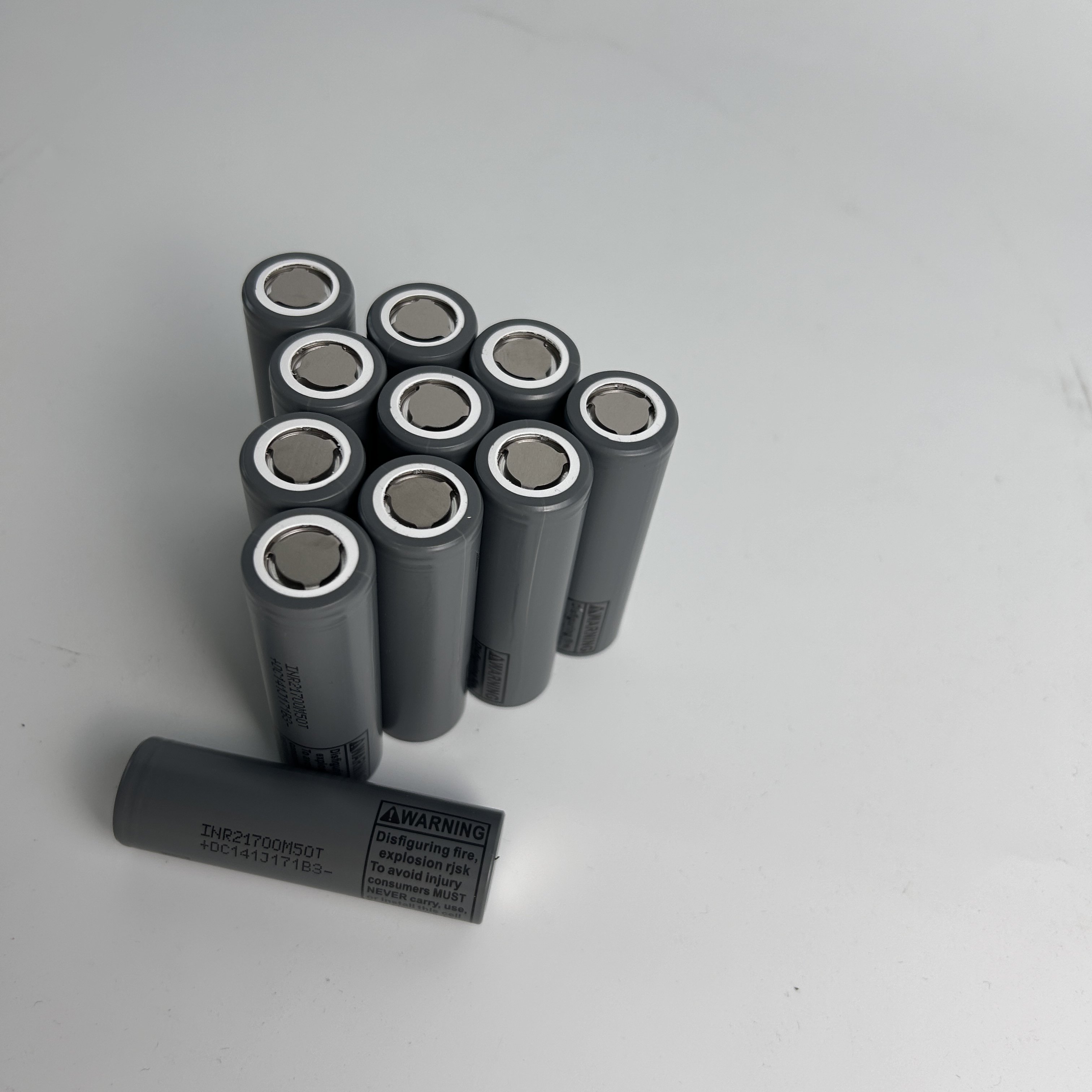 21700 battery 3.7V 5000mAh Lithium-ion battery Rechargeable Cylindrical battery