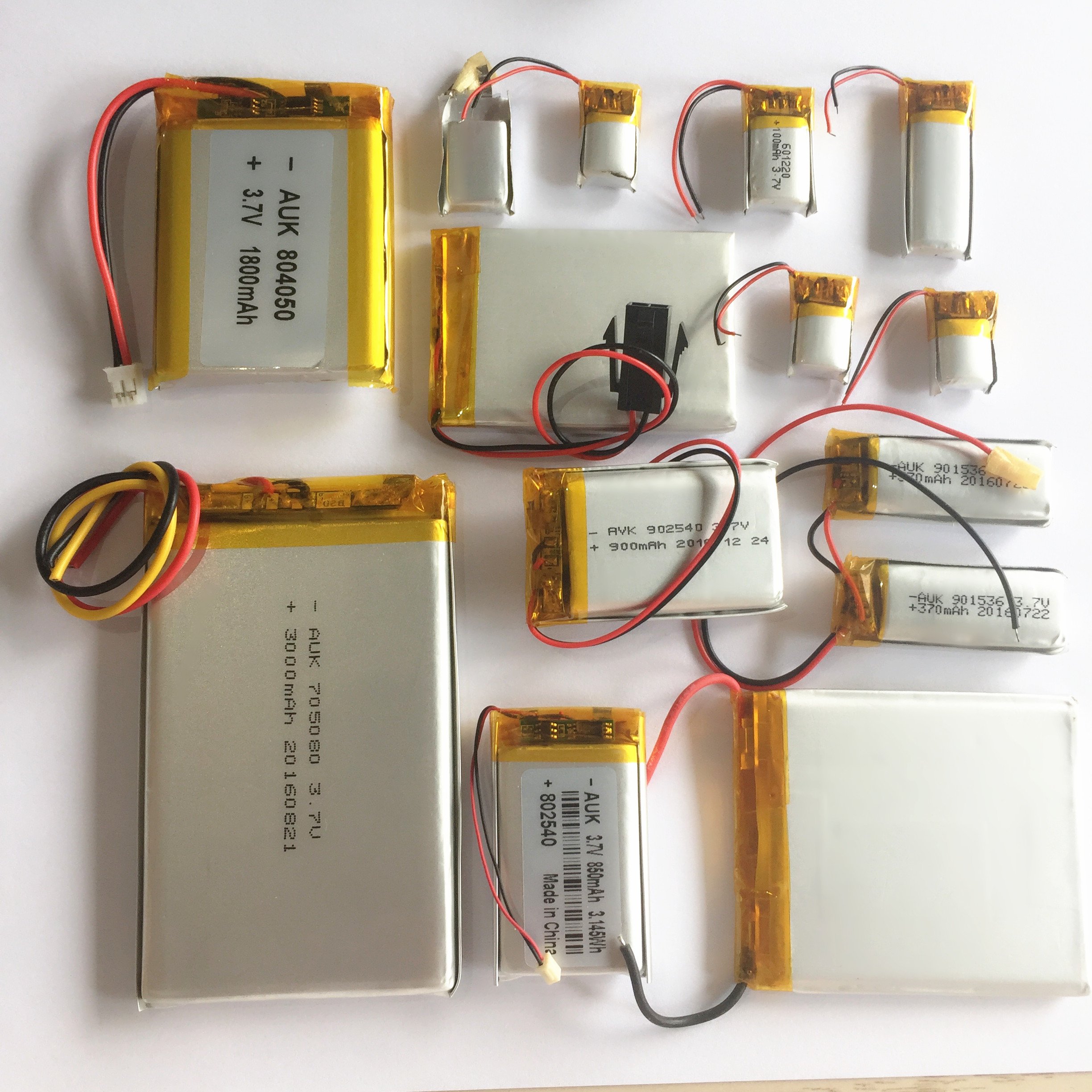 Customized 3.7V 1000mah 1200mah 1500mah 1800mah 2000mah 2200mah 2500mah 3600mah 6000mah 7.4V 11.1V 14.8V 12V lipo battery