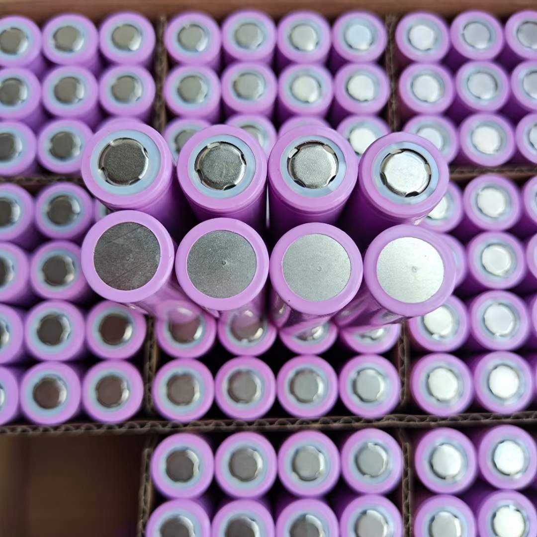 Factory Wholesale Rechargeable 3.7V Lithium Ion Batteries 18650 Cells Lithium Battery