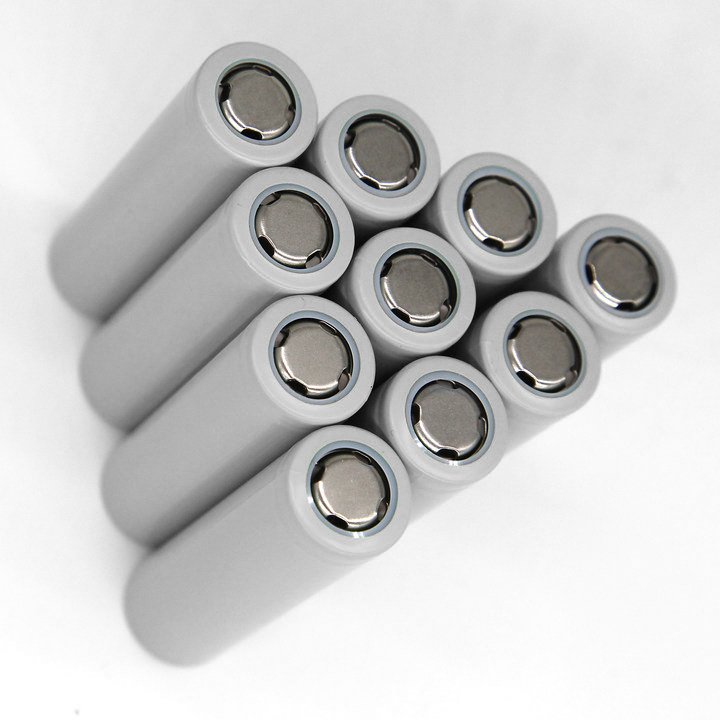 21700 Rechargeable Li-Ion Battery High Power 21700 3.7V 5000mah NCM digital batteries silver color for electric equipment
