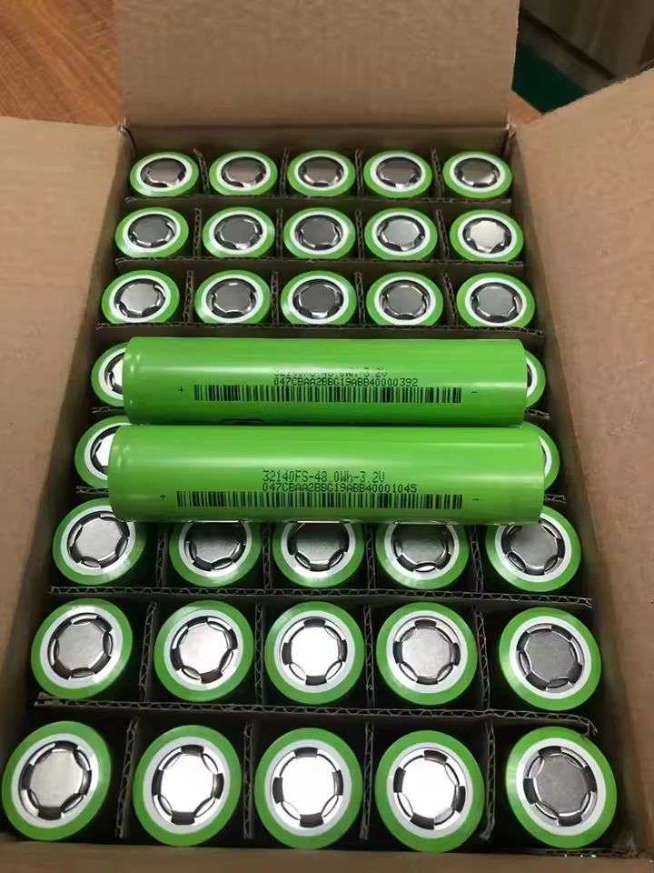 CNNTNY 32140 48wh 3.2V LiFePO4 Cylinder Rechargeable Lithium Iron Phosphate Battery 32140 15ah Cell in Stock