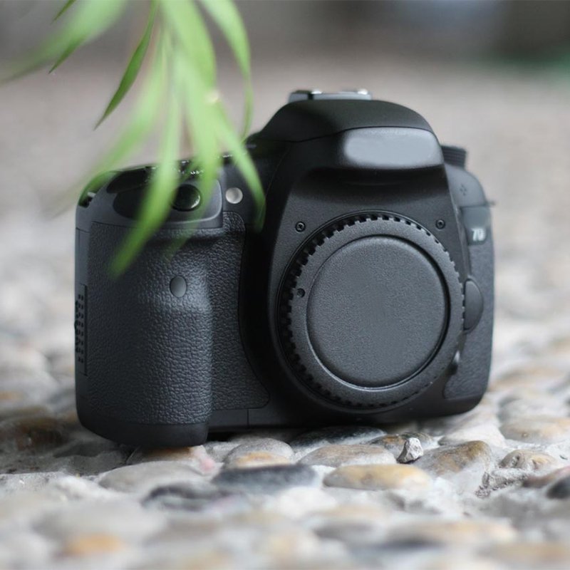 Used original 7D SLR camera with EF18-55mm lens, used camera lens