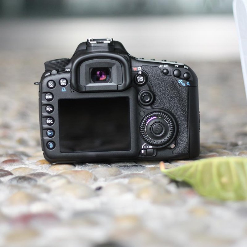Used original 7D SLR camera with EF18-55mm lens, used camera lens