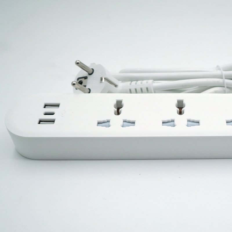 High Quality Household 3 Outlets 10a 2 Usb Ports Surge Protection Plug-in Charging Station Portable Travel Power Strip