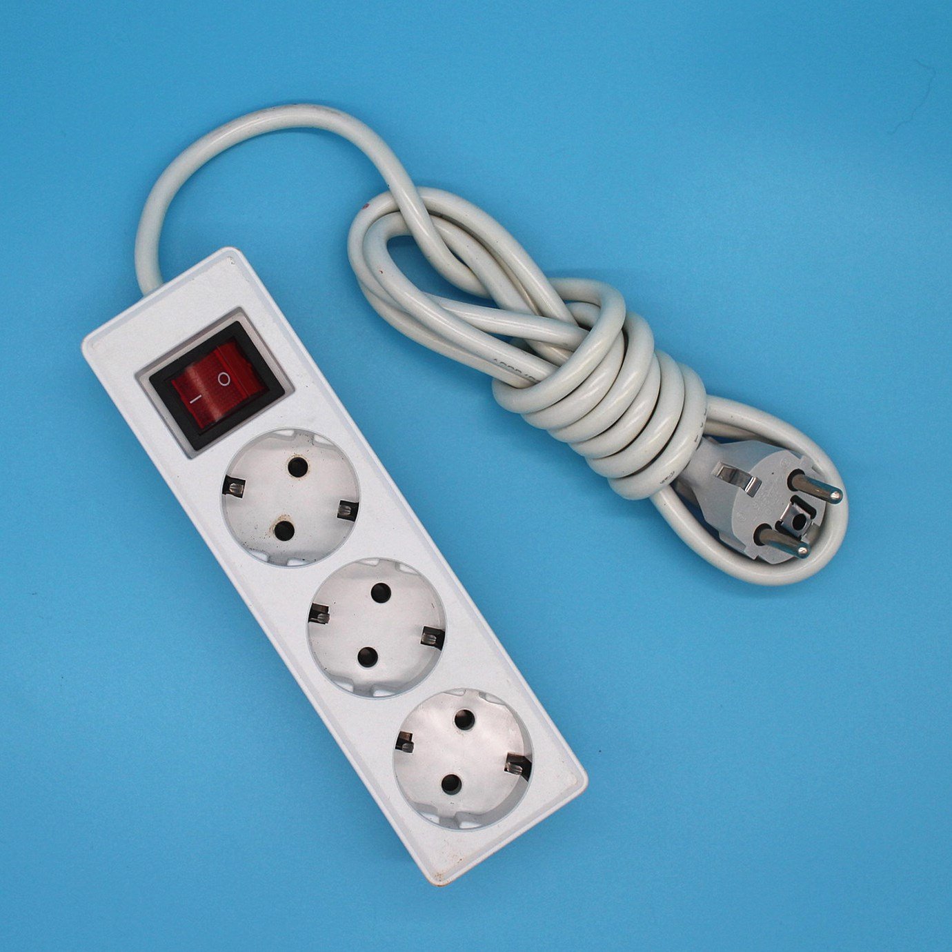 Euro 3 way socket with plug extension with switch smart power strip