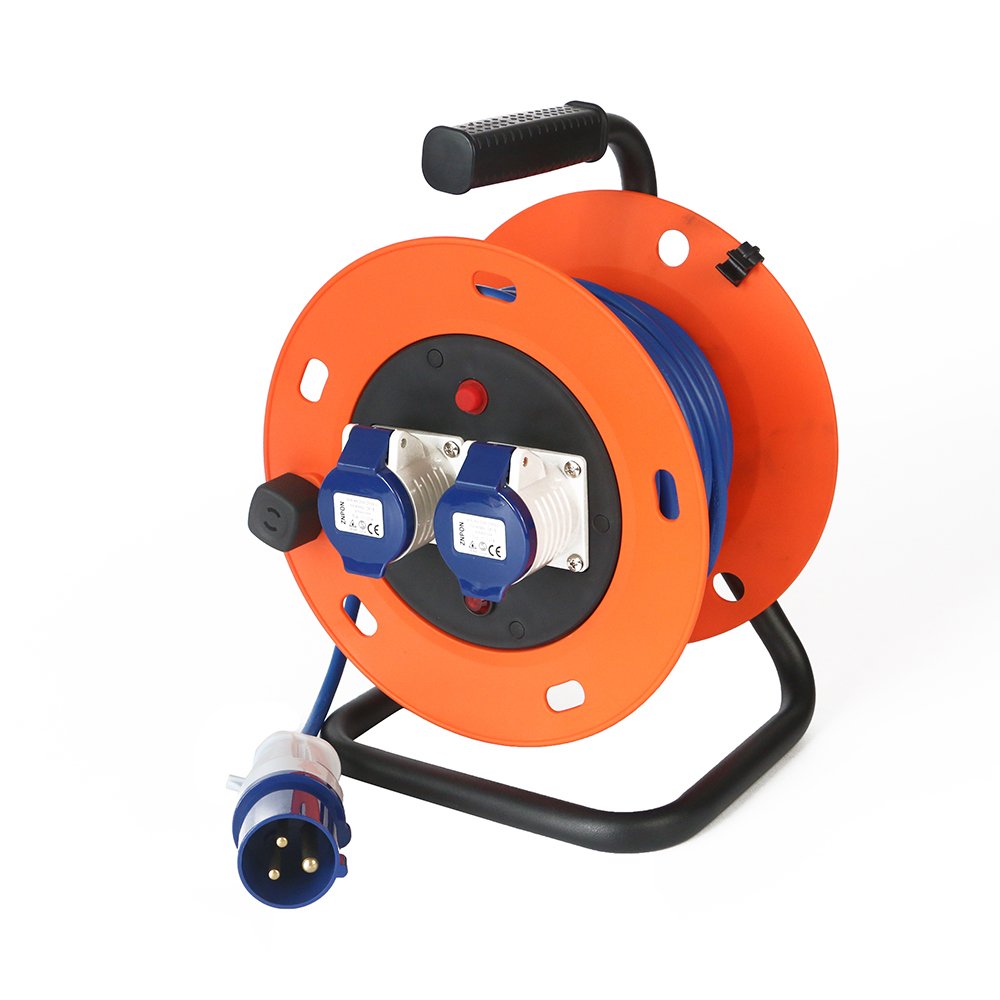 IP44 16A 240V Panel mounted CEE industrial plug and socket
