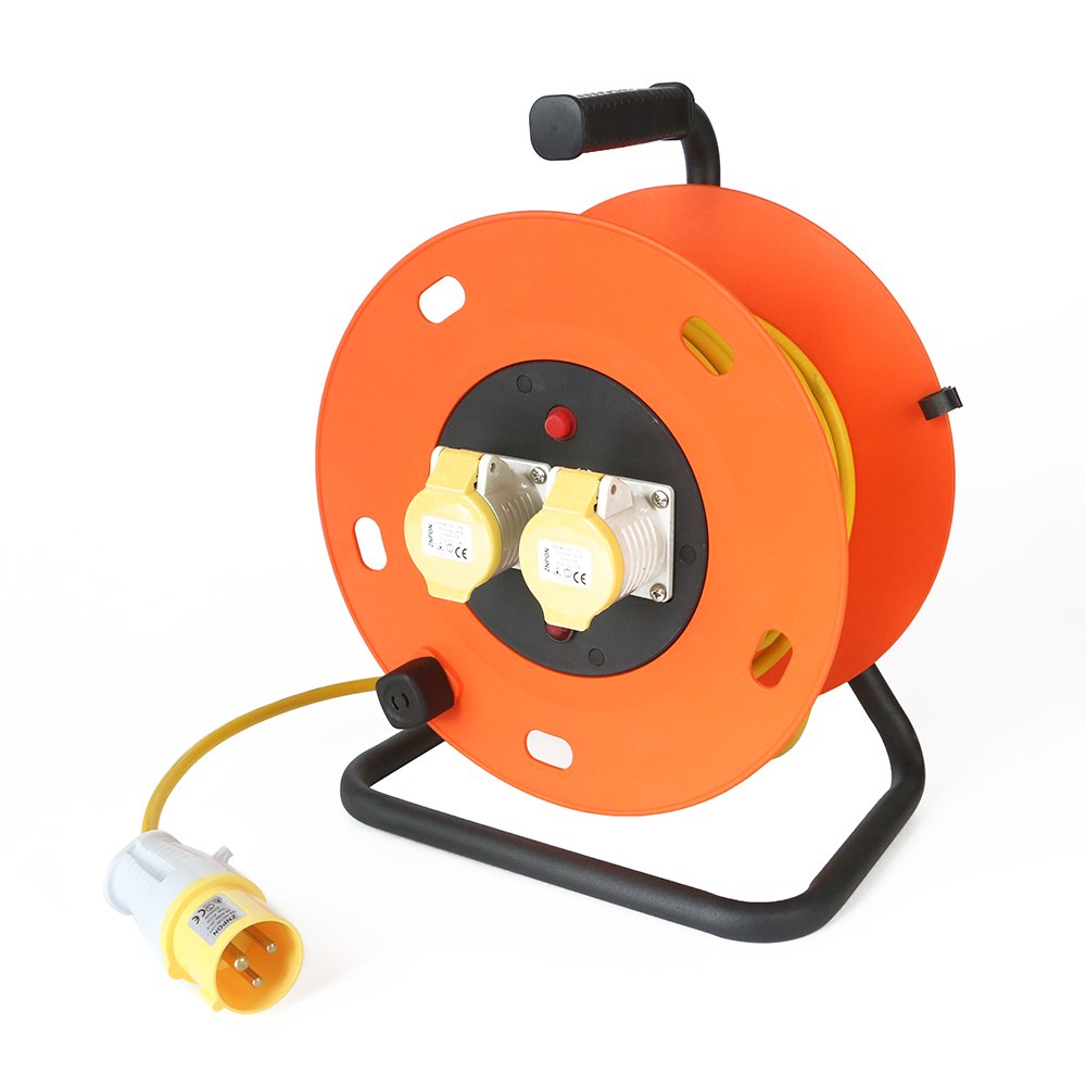 IP44 16A 240V Panel mounted CEE industrial plug and socket
