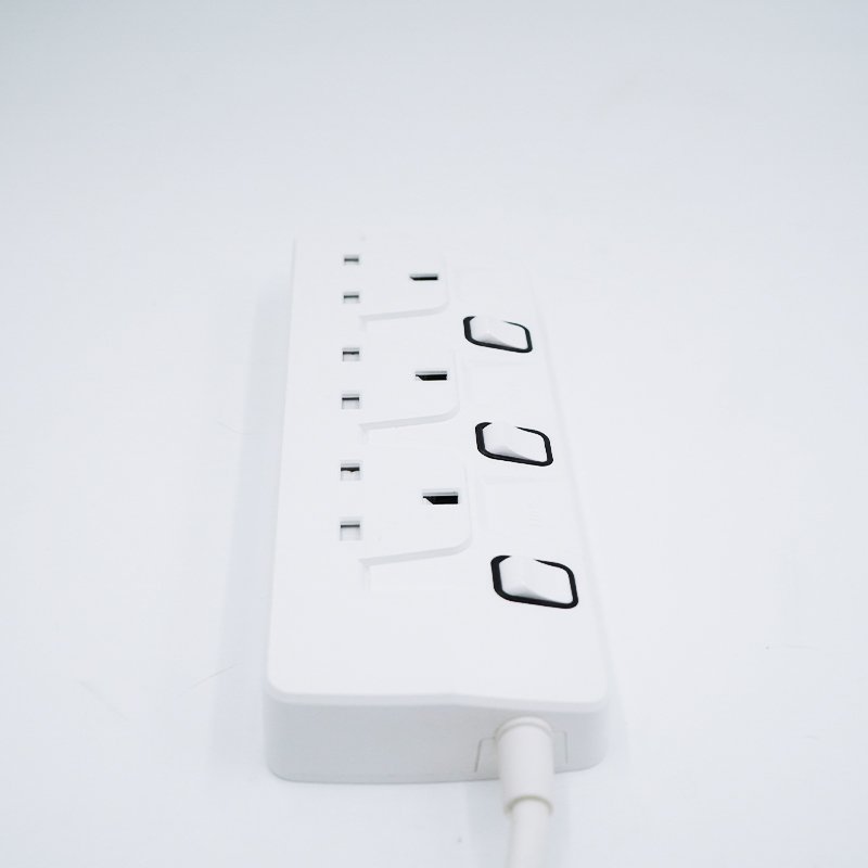 Wholesale 2500W Home Desk Power Strip Surge Protector 3-Way 2M Socket Switches UK Plug Standard 13A Rated Current 3 AC Outlets