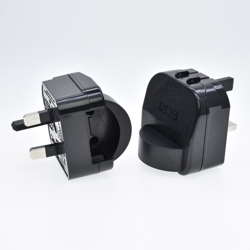 EU to UK plug adapter 13A250V built-in fuse Euro European round 2 prong 4.0mm to type-G British Malaysia travel adapter 5731