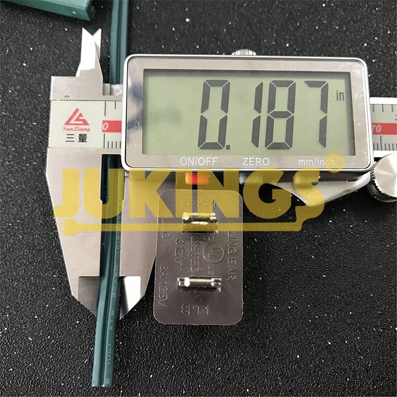 125V SPT-2 Vampire Plug with 2 Outlets Slip on Male Plug for C7C9 Christmas Lights PVC IP44 CN Standard