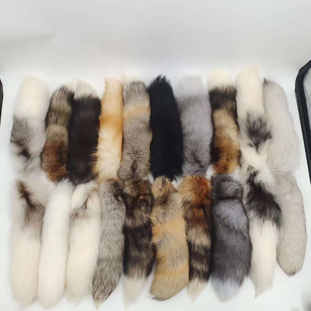 2023Wholesale Real Fox tail 35-40cm fluffy animal hair anal plug tail sex products for men and womenSex toys
