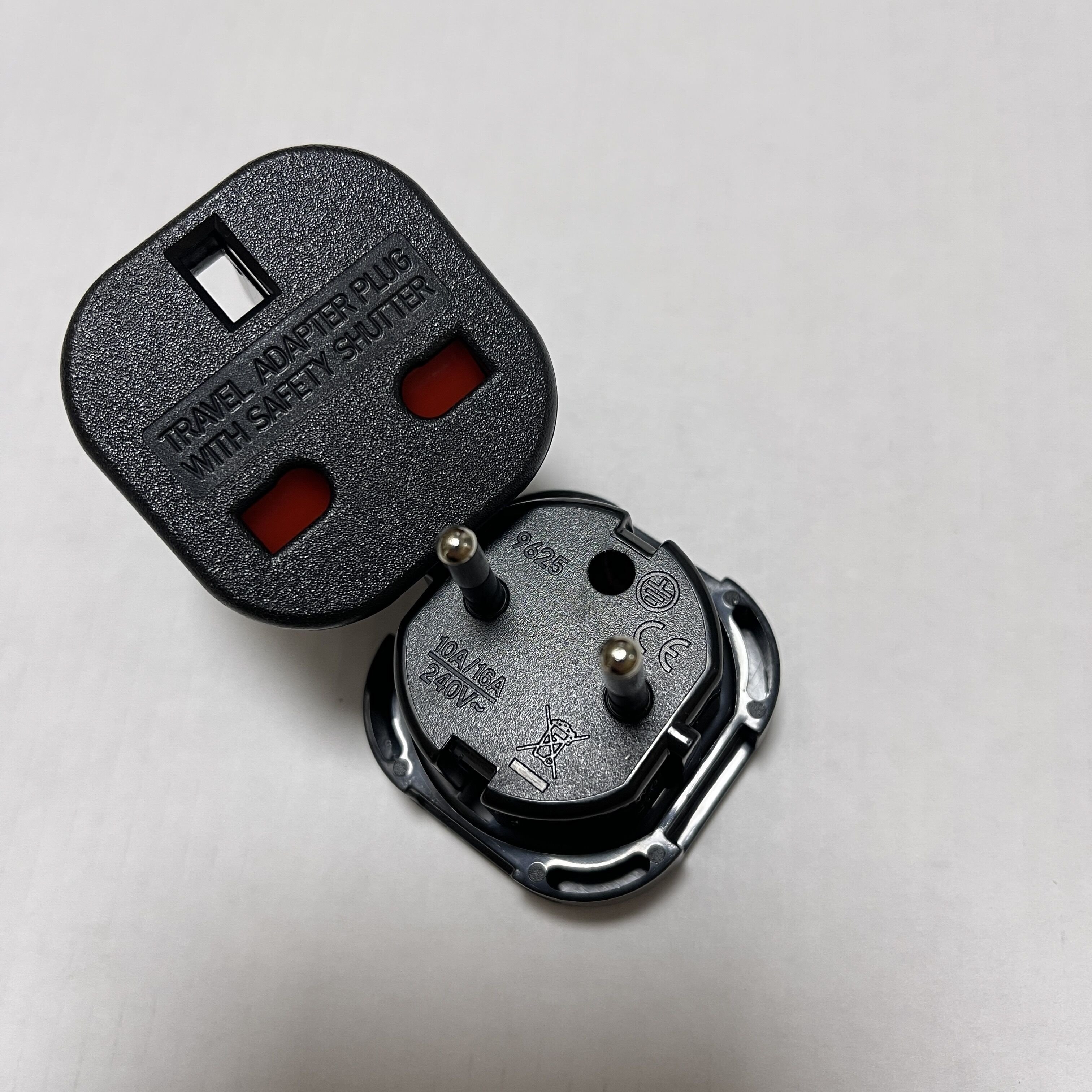 New Arrival Factory Price Europe Schuko Plug Adapter With UK socket 9625