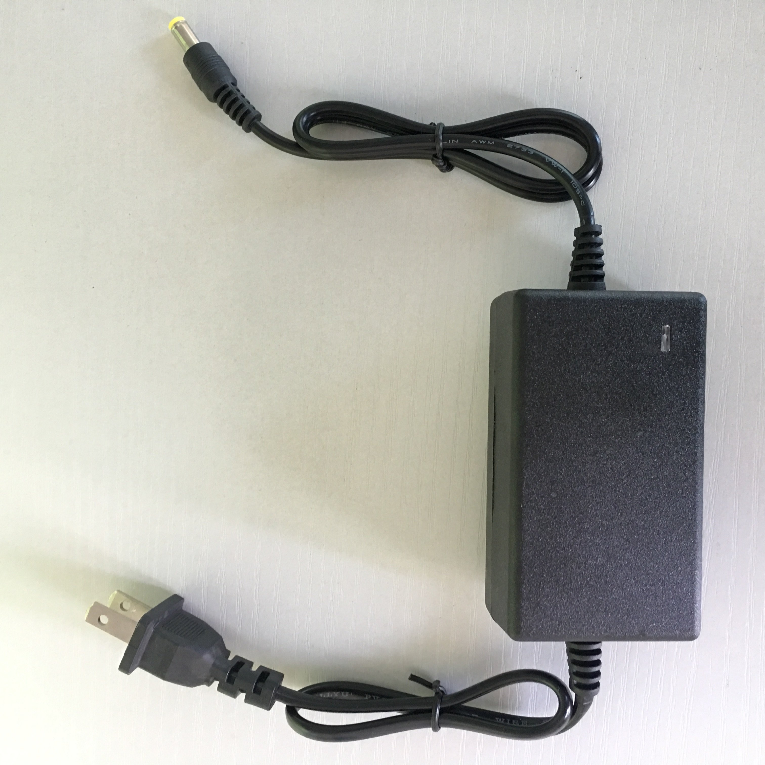 Desktop type eu us uk au cn plug 12V 2A dc power supply 12v 2000mA 24w power adapter for CCTV Camera DVR LCD monitor