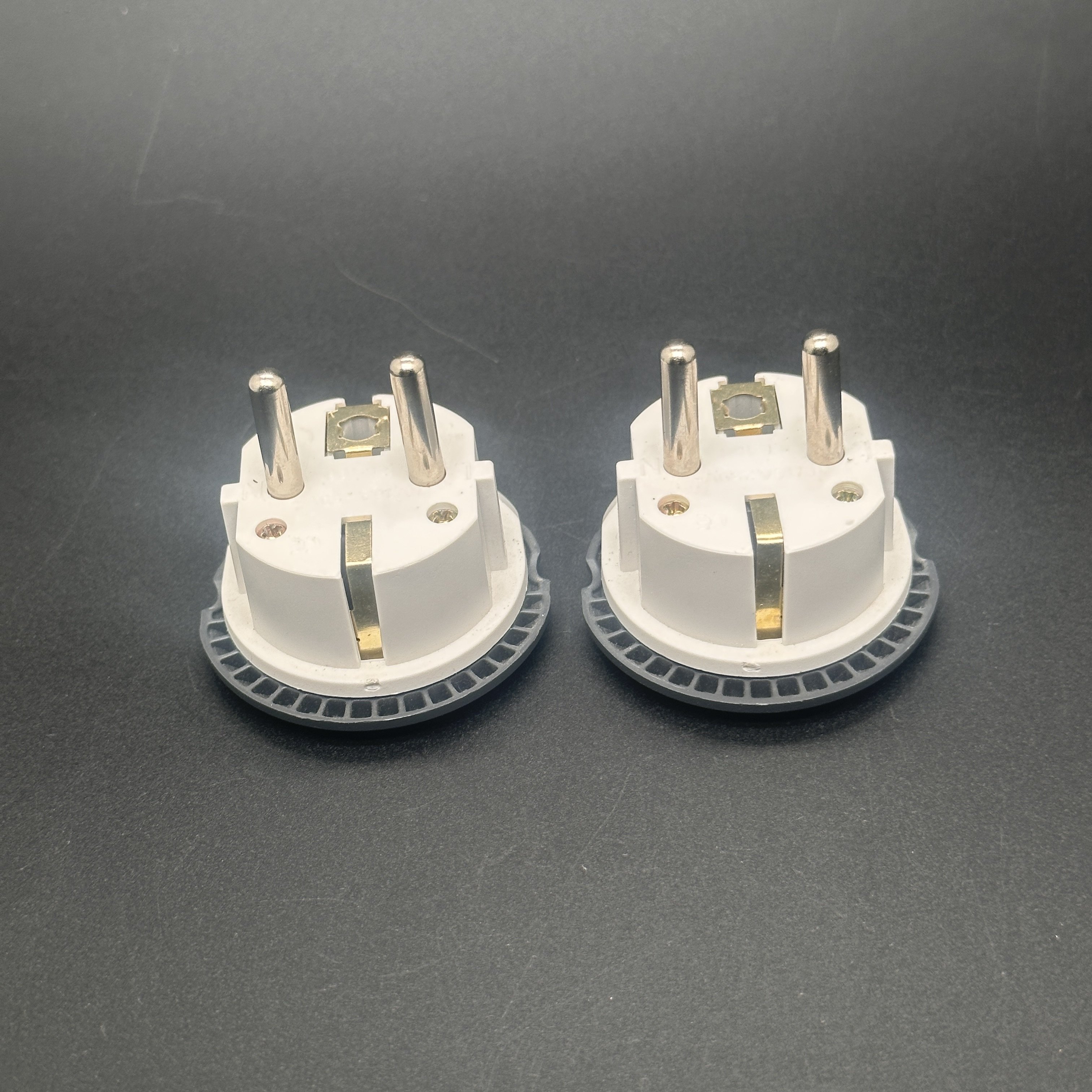 Manufacturers direct sales of EU standards copper core multifunctional British standards conversion plug
