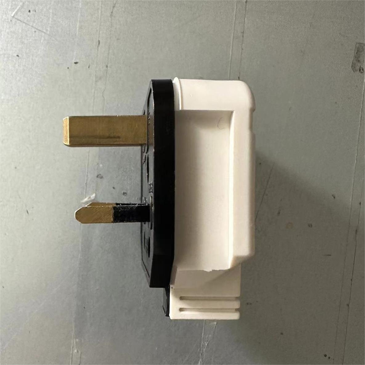 hot sale for british A281 13A UK PLUG TOP WHITE COVER AND BLACK BASE PLUG TOP 13A PLUG