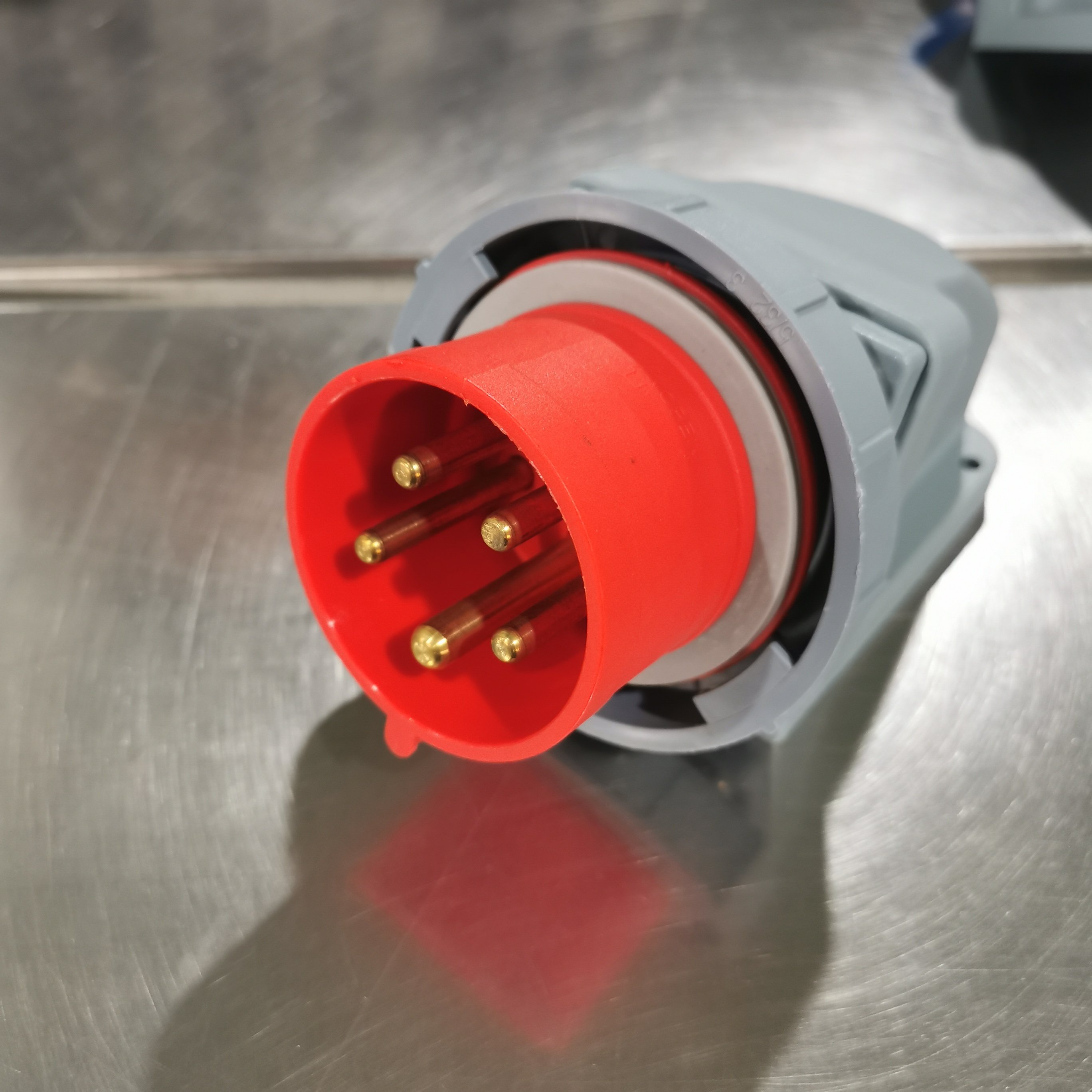 wall mounted industrial plug and socket male 16A 32A 6h 5pin 3P+N+E plastic waterproof IP67 electrical wall plug