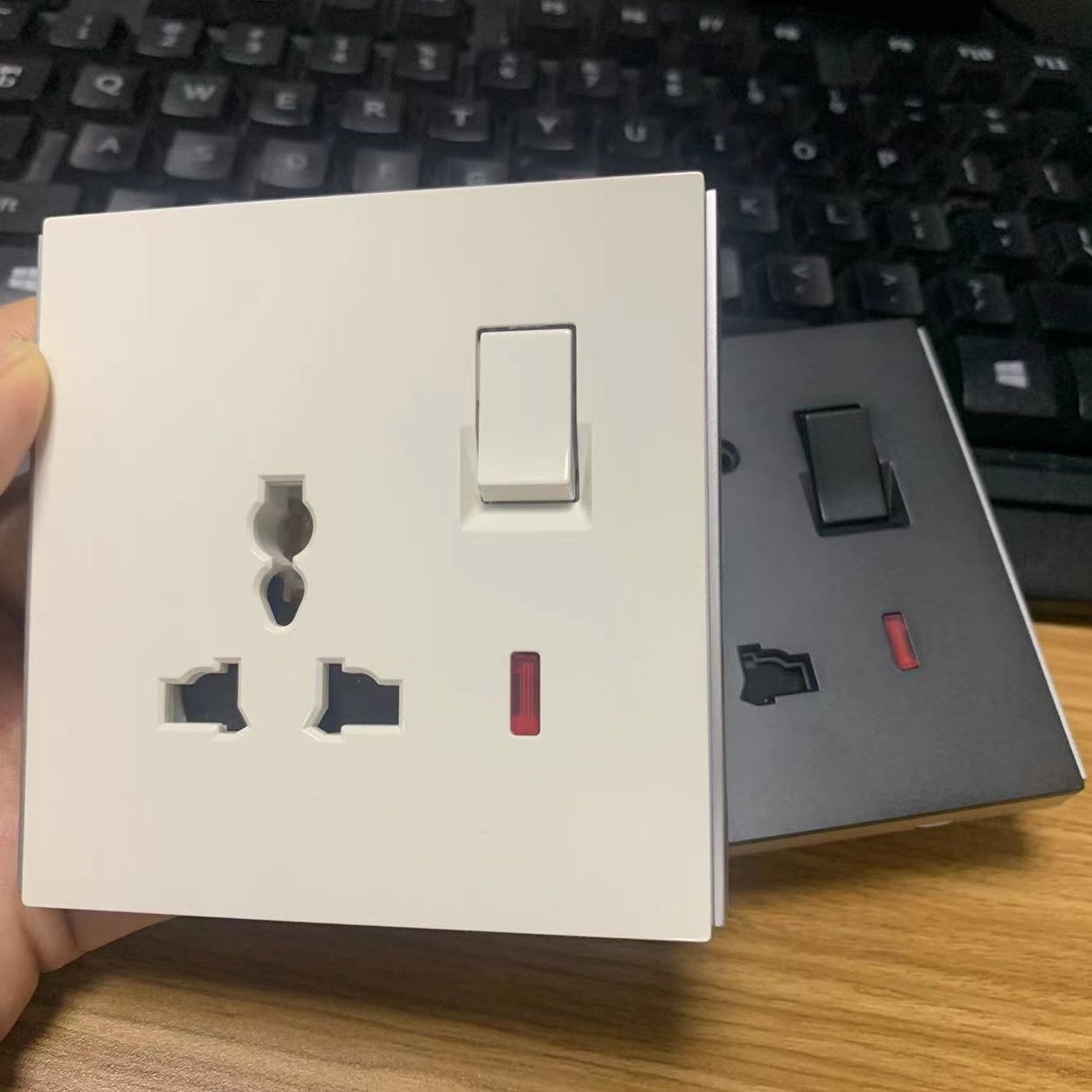 Saudi Iraq Wholesale double single 13A 5Pin outlet plug socket wall mounted electrical lighting wall switch