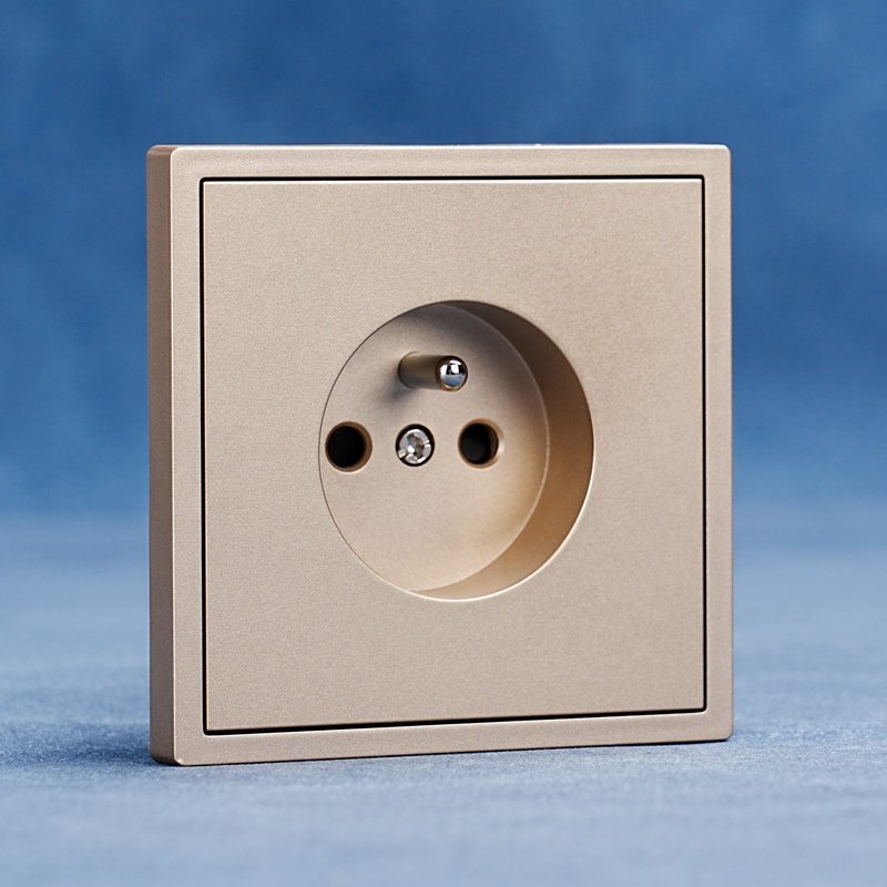 China 220V 16A Wall Plug Socket Large PC Panel European France 2P+T Grounding Socket