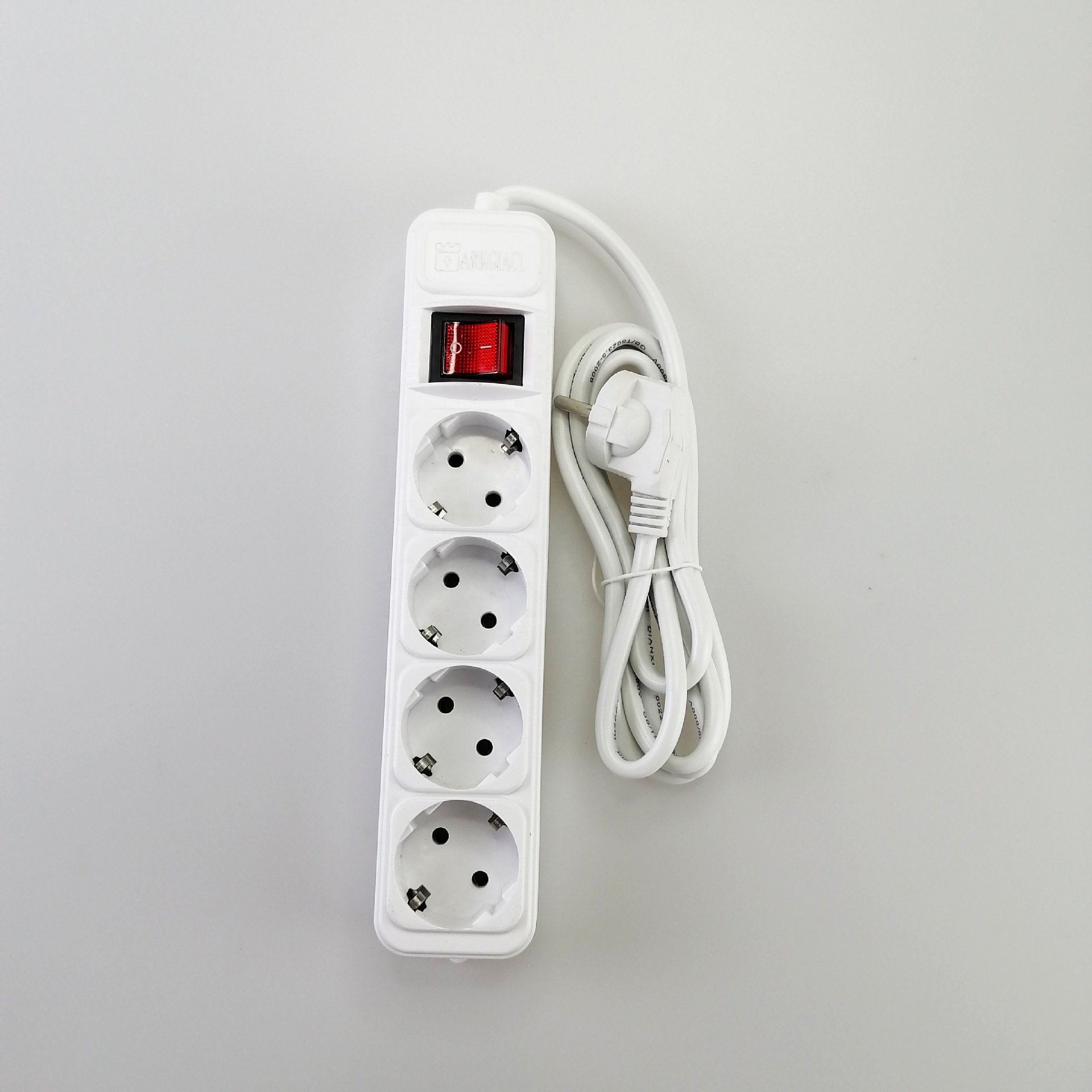 European standard multi-function extension socket with switch, plug board, socket strip, and 3-meter power cord.
