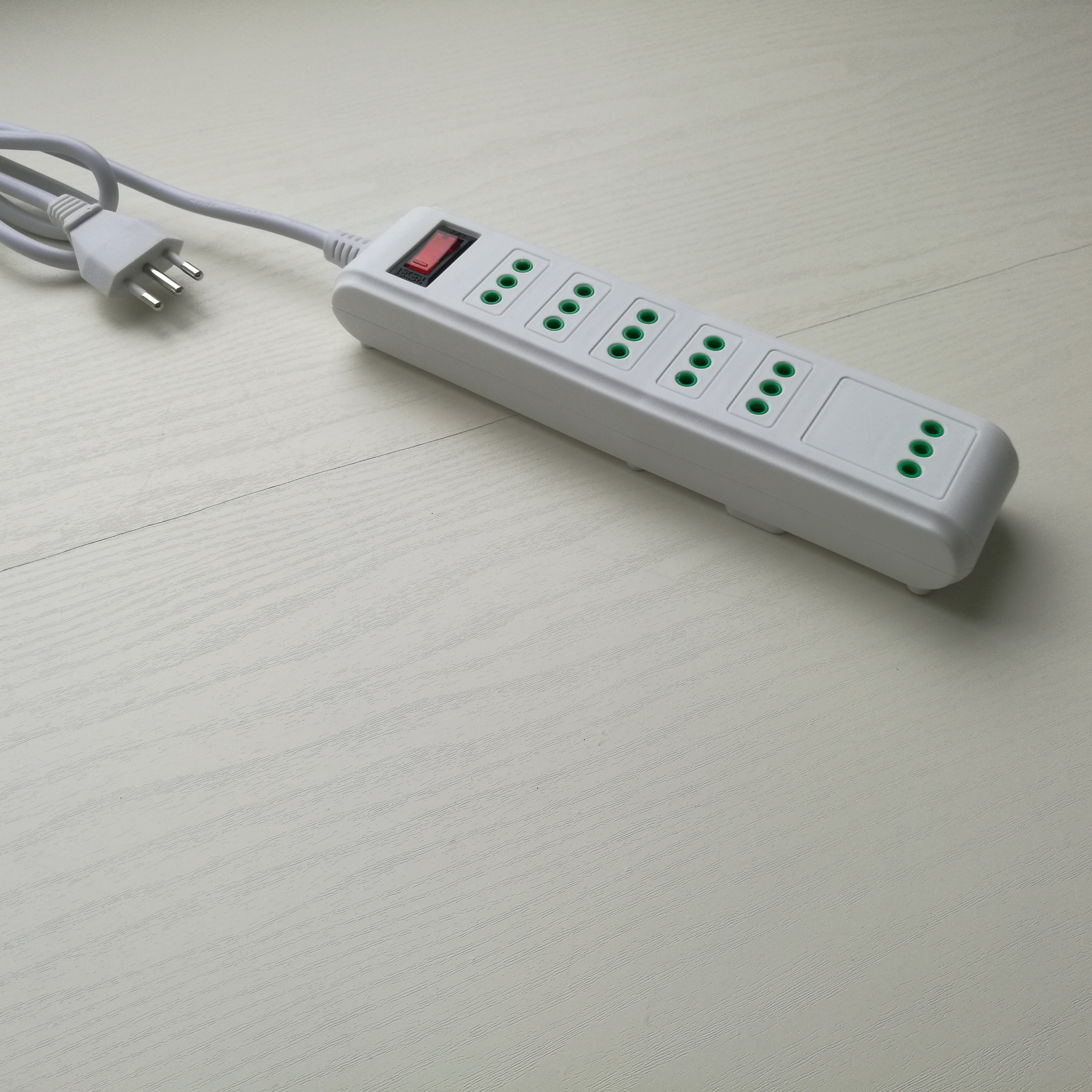 Table Multiple Extension Socket Chile Market 10A CE Standard Grounding White with 3 Pin Plug with Switch Power Strip 250V~