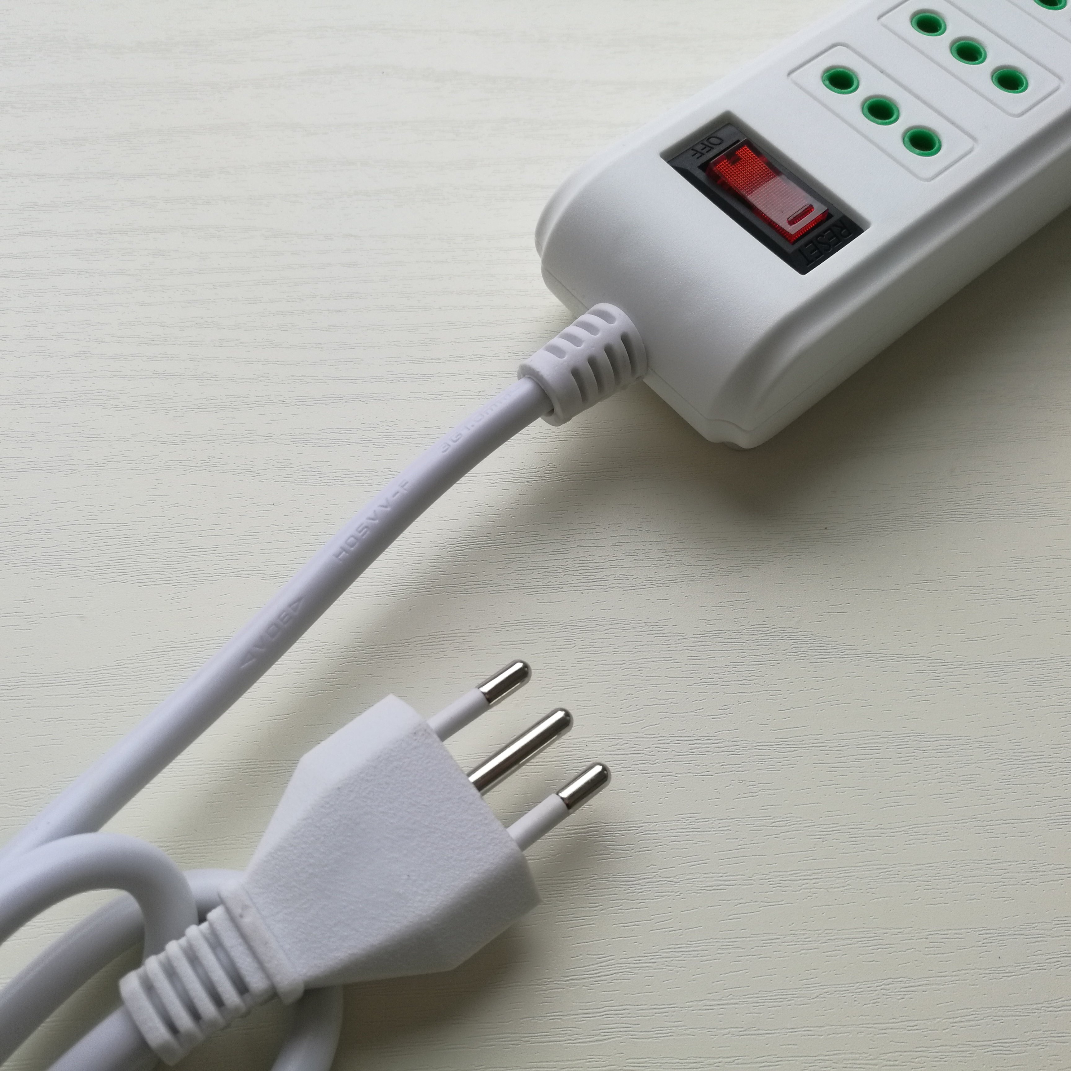 Table Multiple Extension Socket Chile Market 10A CE Standard Grounding White with 3 Pin Plug with Switch Power Strip 250V~