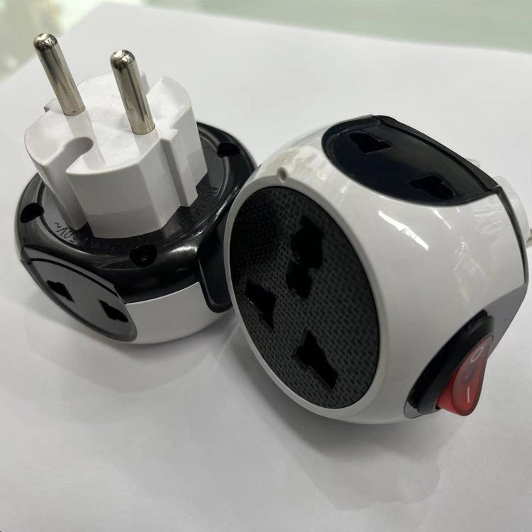 Manufacturers wholesale one turn three functions of the European standard conversion plug