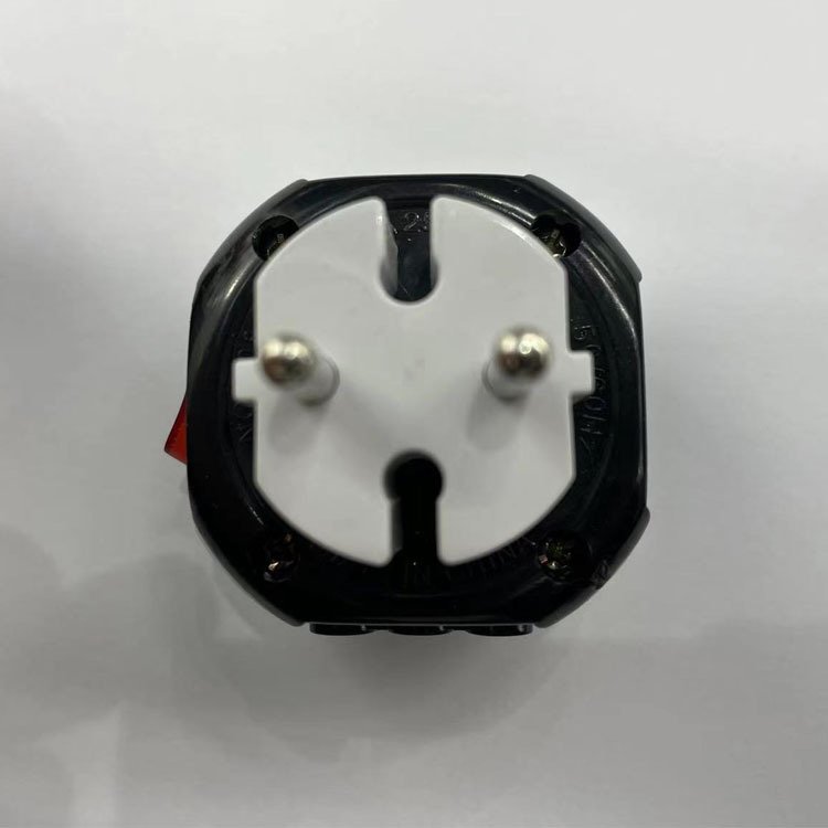 Manufacturers wholesale one turn three functions of the European standard conversion plug