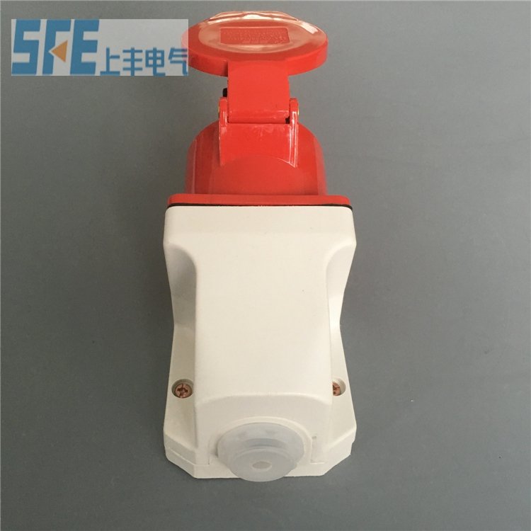 Electrical Plugs Sockets 32 Amp Industrial Plug Surface Mounted Water Proof Socket Outlet