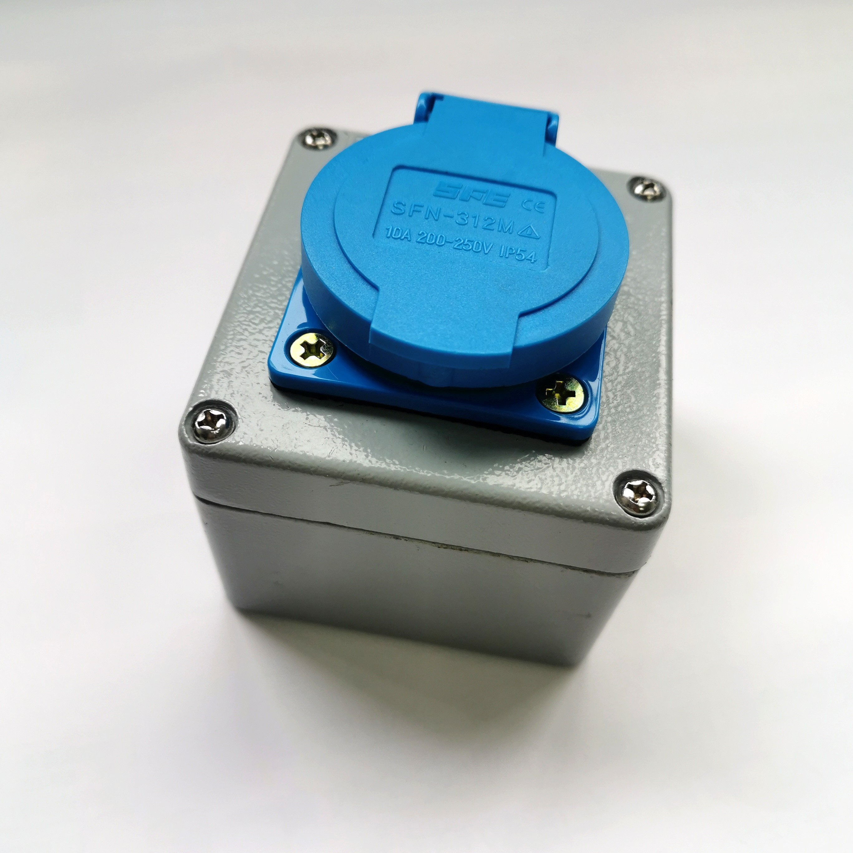 Hot Selling Good Quality Panel Mount Ip44 Waterproof Plug Industrial Box