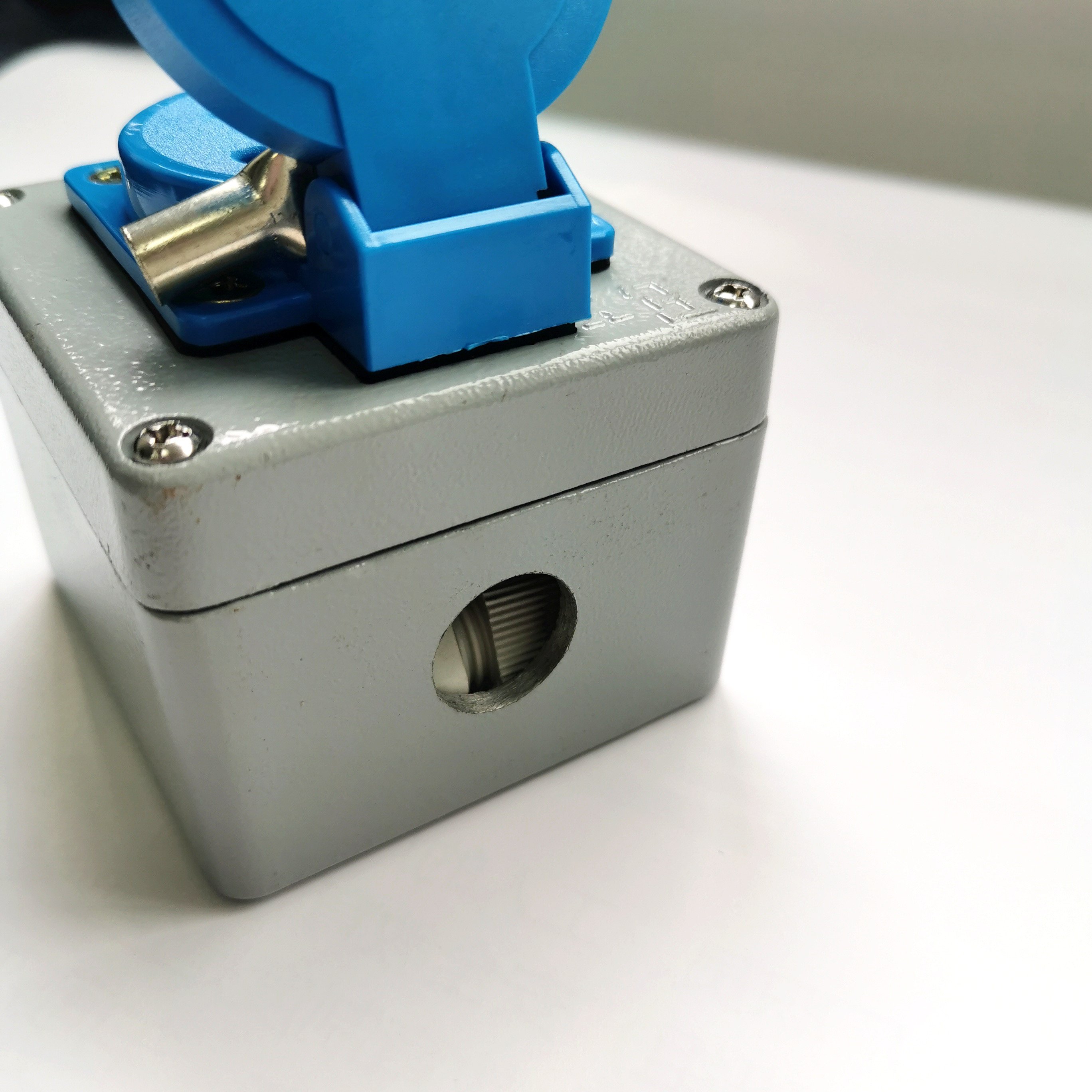 Hot Selling Good Quality Panel Mount Ip44 Waterproof Plug Industrial Box