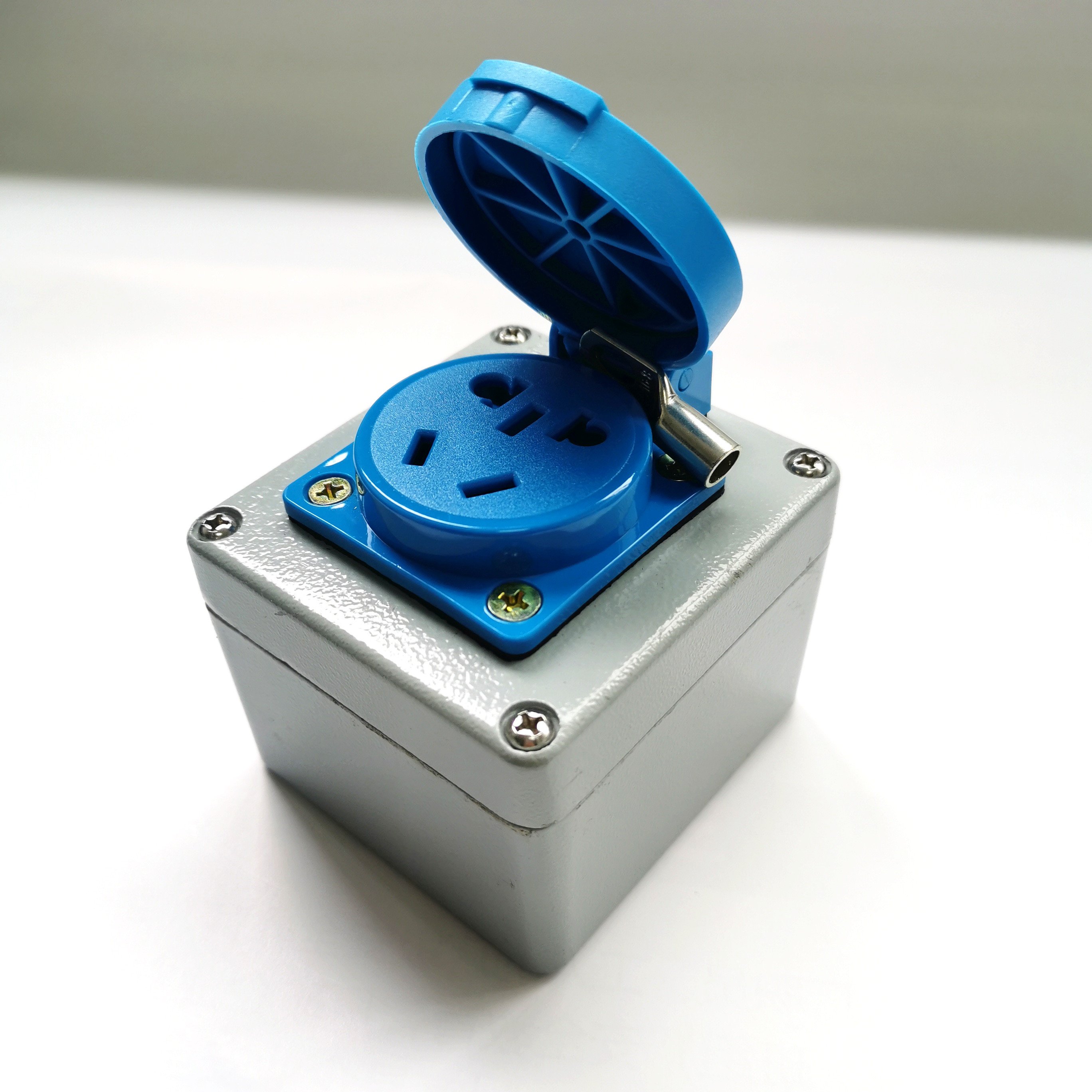 Hot Selling Good Quality Panel Mount Ip44 Waterproof Plug Industrial Box