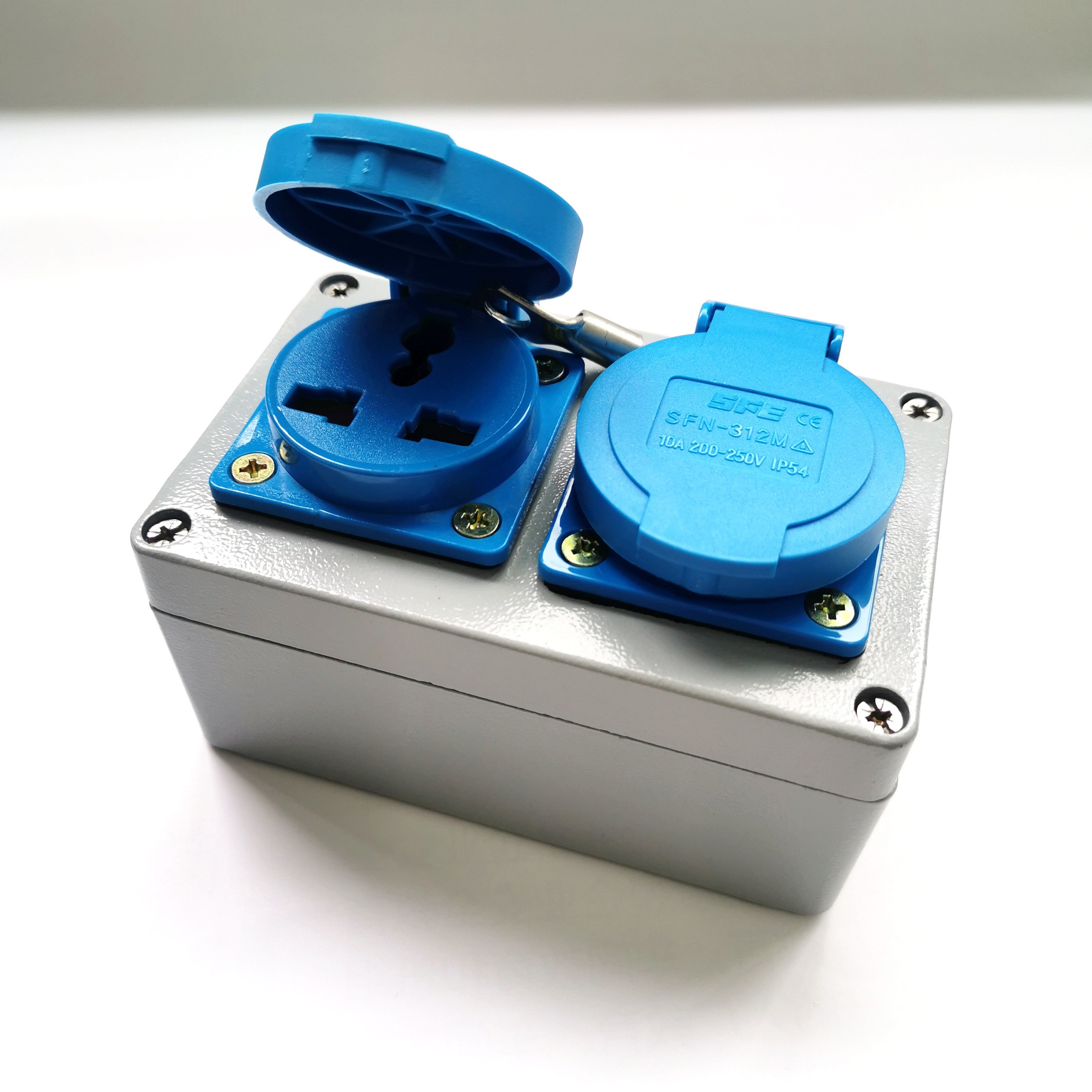 Hot Selling Good Quality Panel Mount Ip44 Waterproof Plug Industrial Box