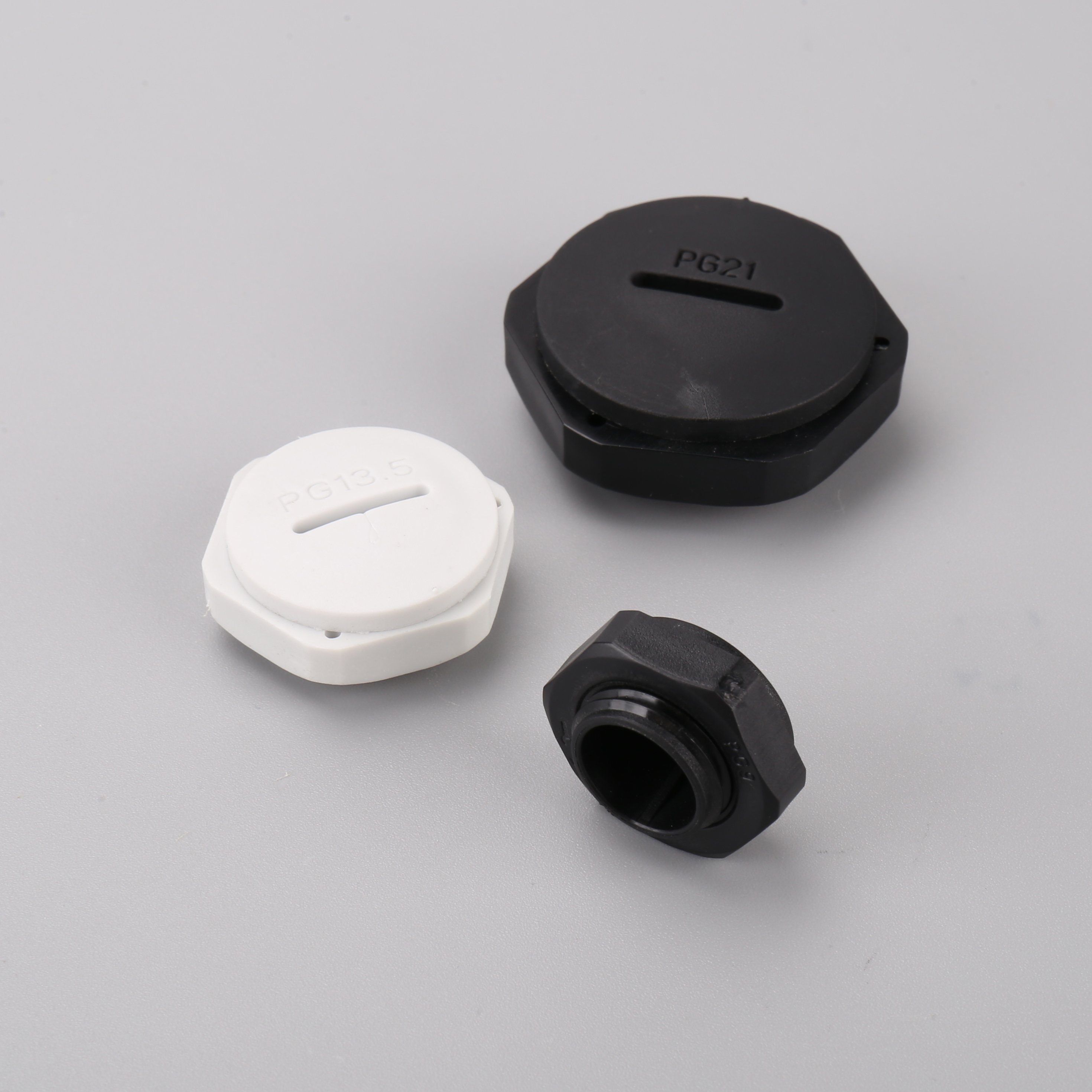 OUORO M32*1.5 plastic with thread tube end plugs