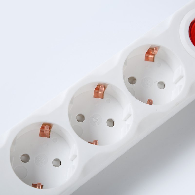 Stock 16A 3500W Europe Germany Socket European Plug 3 Meters Extension Power Strips with 2 USB Type-C