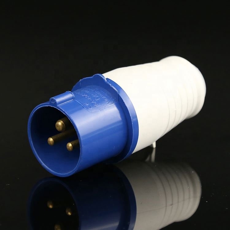 Professional Manufacturer Golden Supplier Industrial Plug Socket 380V 32A