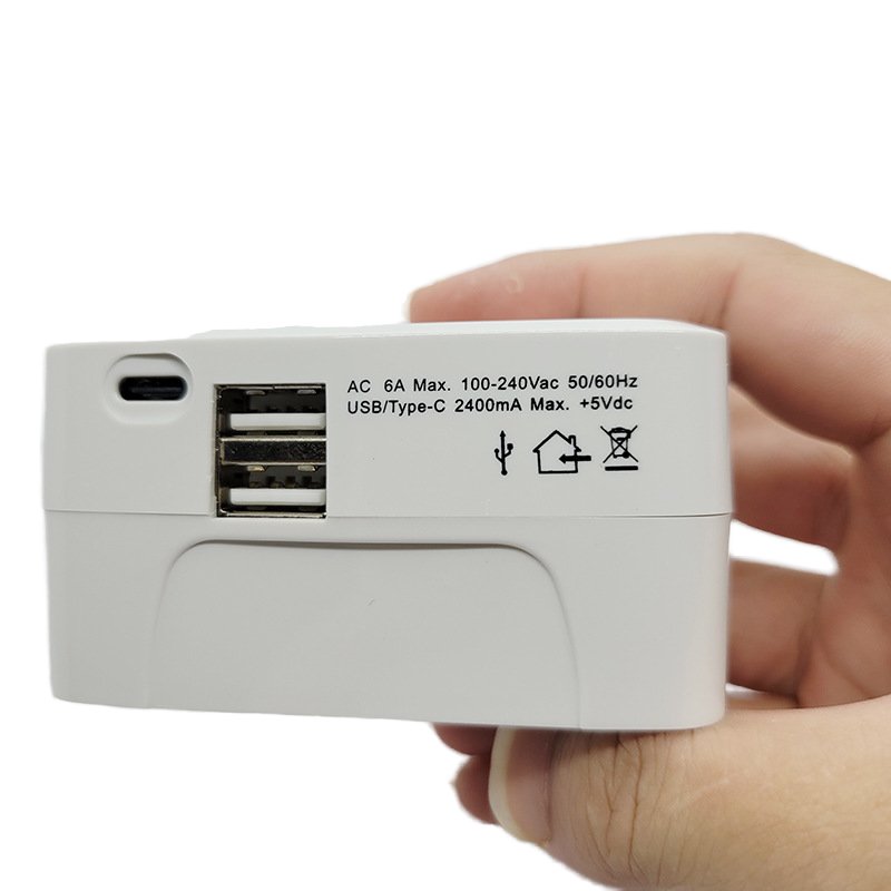 Global Travel Multifunctional Adapter 2 USB+Type-C Universal Plug Socket 2A Safety Conversion Socket OEM Customization Rated CN