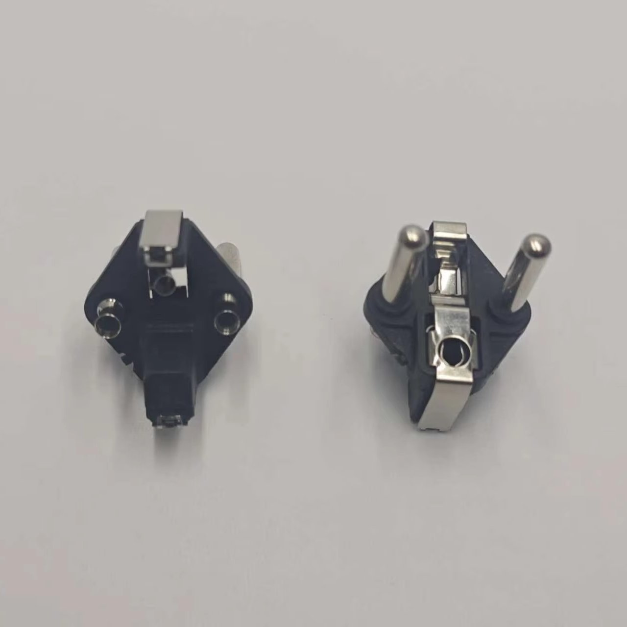 2024 Plug Into Middle East European Power plug Adapter 4.8mm French plug Into Internal Frame