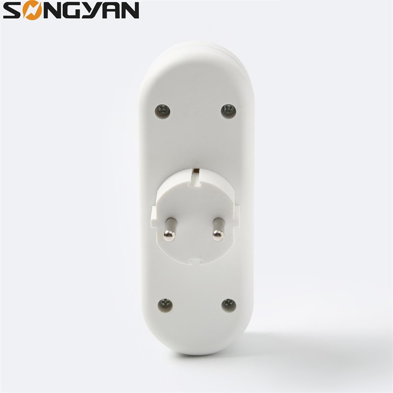Universal 2 3 way plug adaptor europe power socket travel adapter socket with grounding