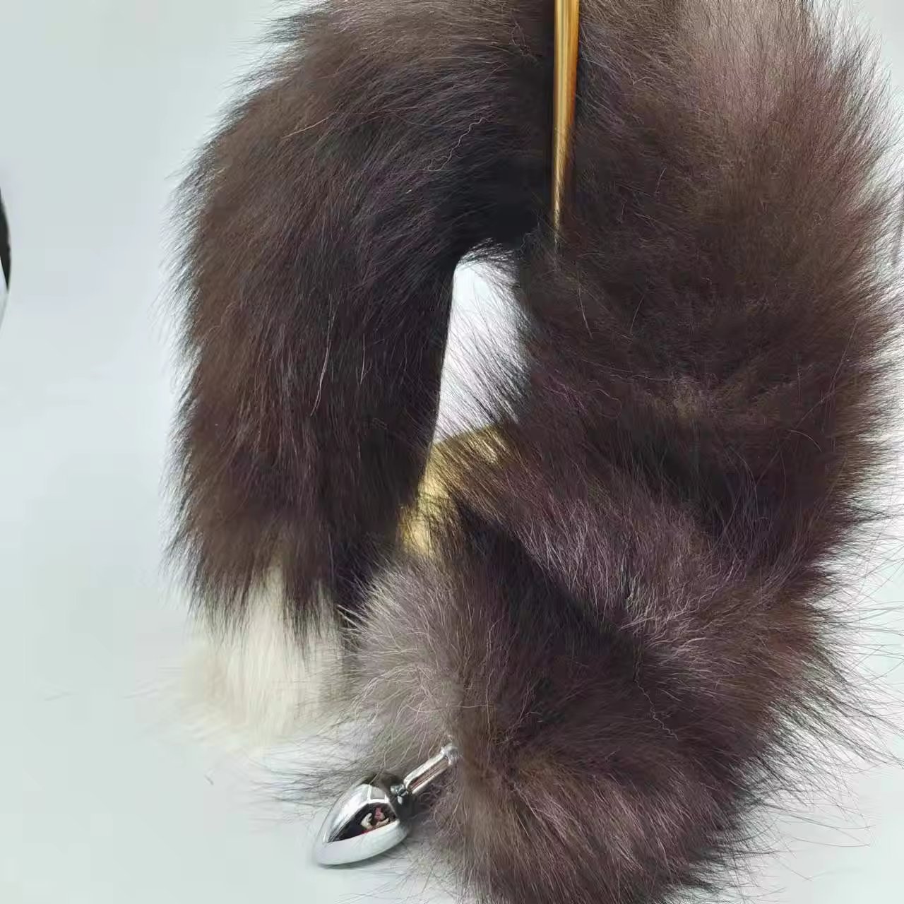 LOVE 2024 Wholesale Real Fox Tail Fluffy Animal Hair Anal Plug Sexy Products Fun Tail Color Gradient Sex Toys For Men And Women