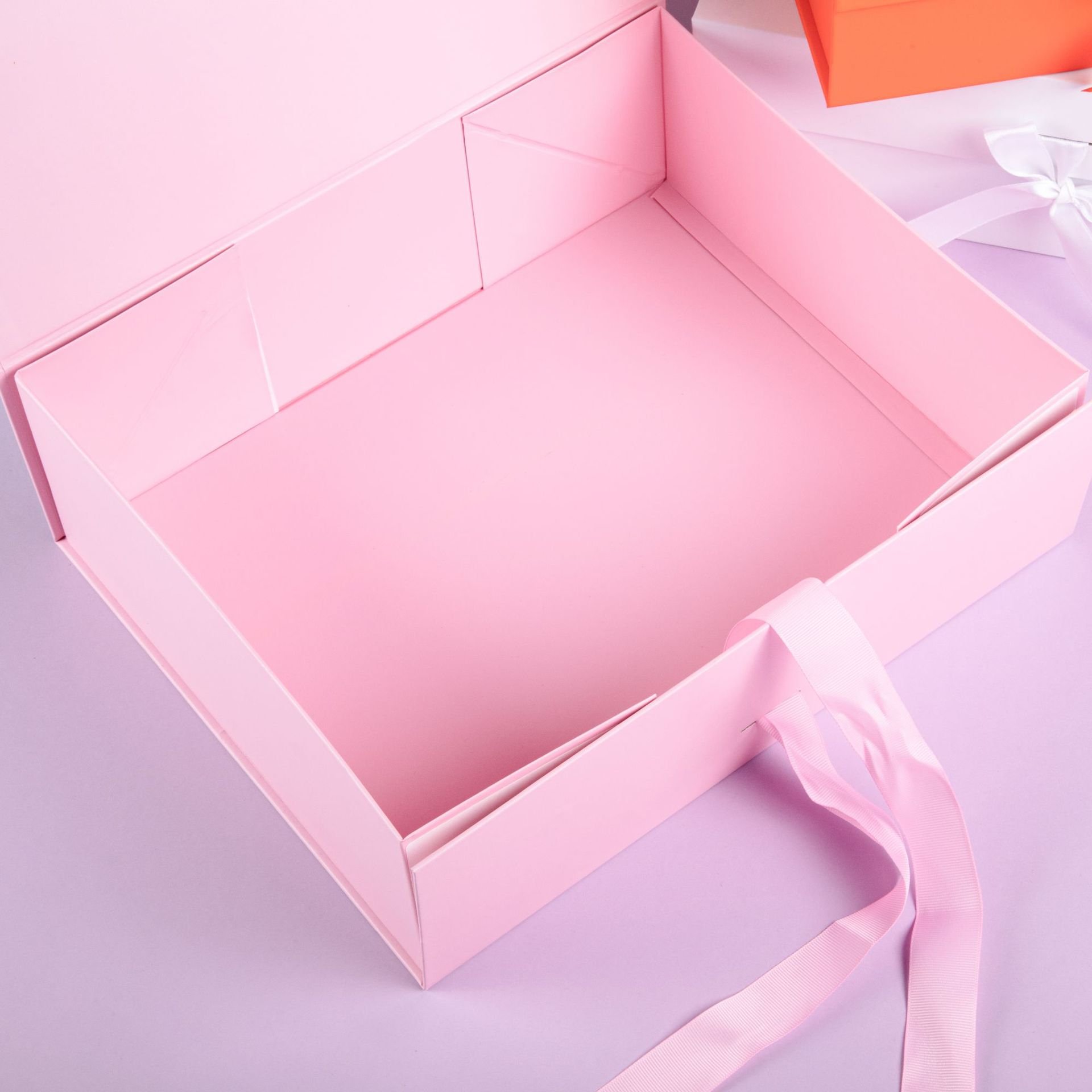 Ready to Ship Magnetic Box Fashion Folding Premium Paper Empty Birthday Collapsible Gift Box with Ribbon