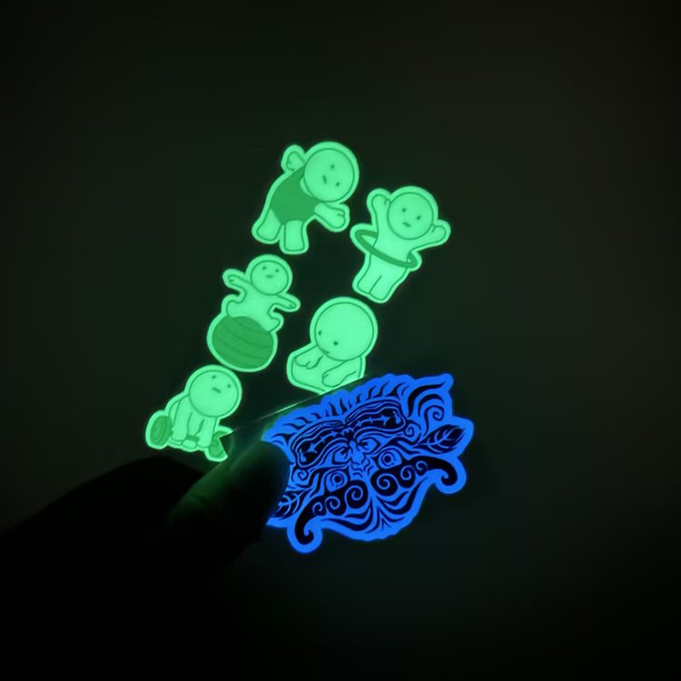 Custom Pegatina Luminous Sticker Die Cut Promo Kids Vinyl Label Waterproof Glow In The Dark Sticker Night Glow Sticker