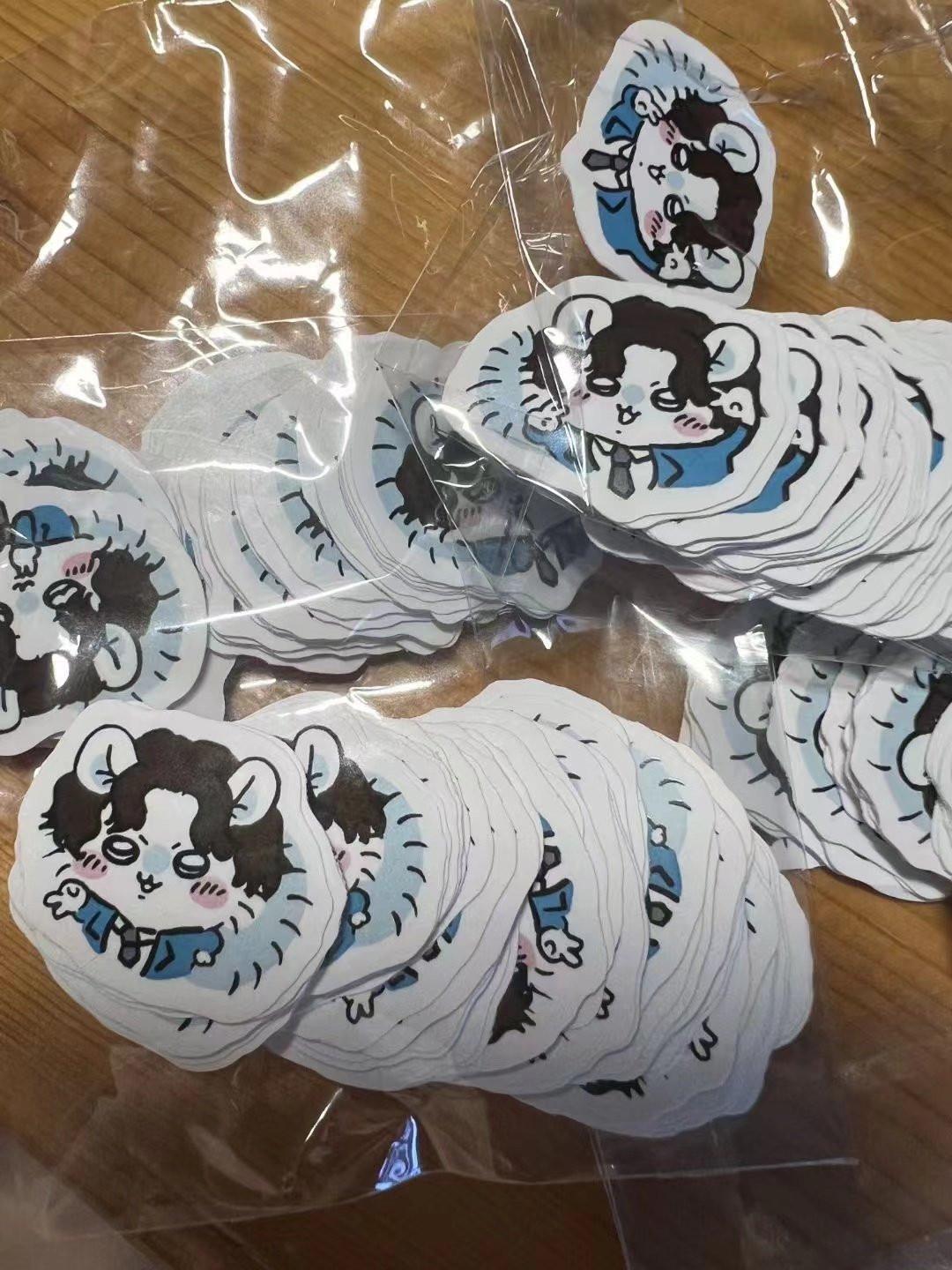 Custom Printing Waterproof Vinyl Stickers Die Cut Label Logo Stickers Adhesive PVC Label Sticker