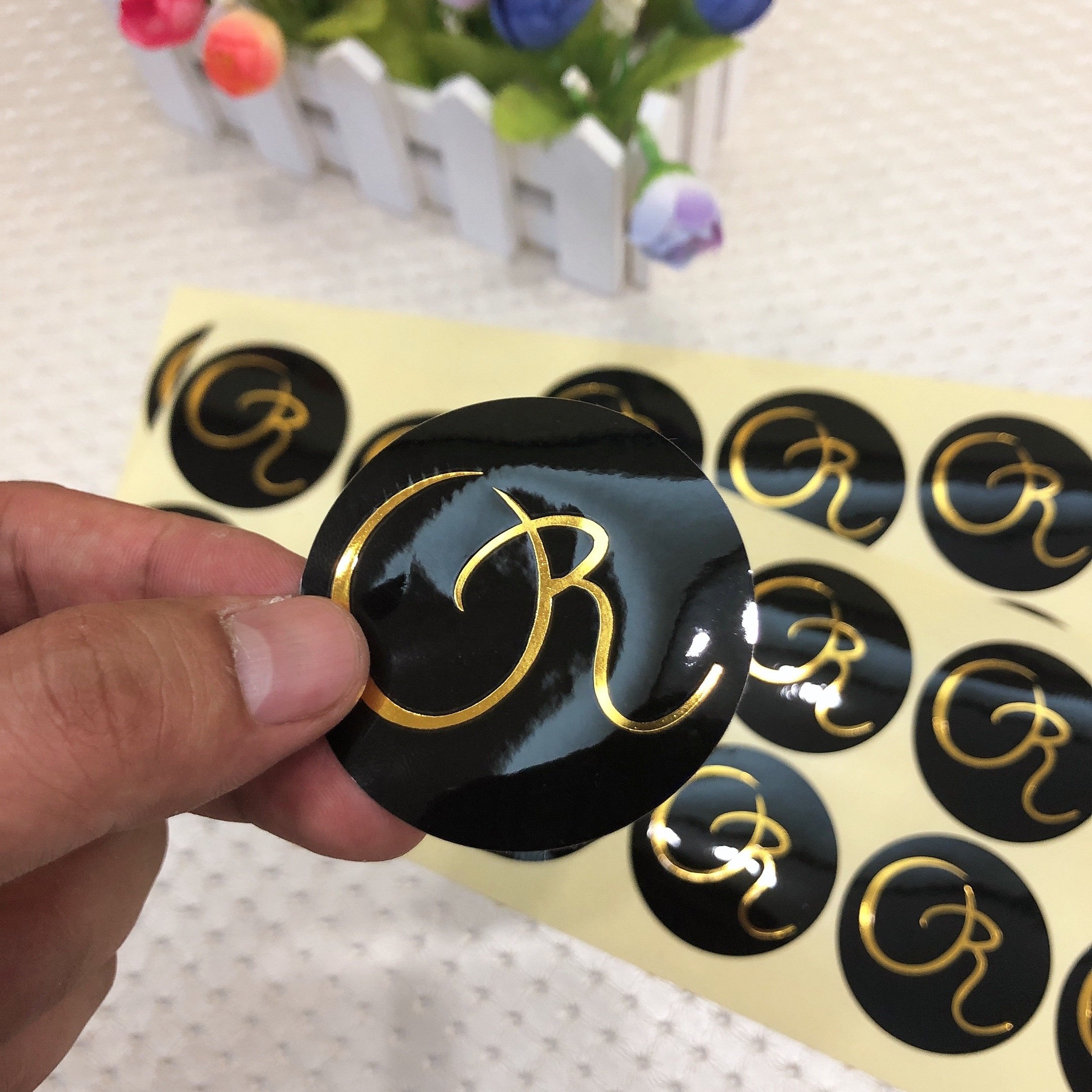 Custom Luxury Self Adhesive Circle Laminated Printing Paper Stickers Sheet 100 Glossy Round Gold Foil Labels with own logo