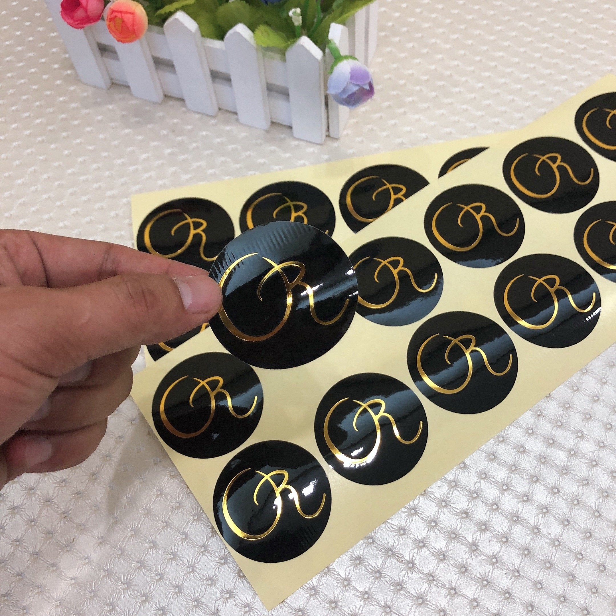 Custom Luxury Self Adhesive Circle Laminated Printing Paper Stickers Sheet 100 Glossy Round Gold Foil Labels with own logo