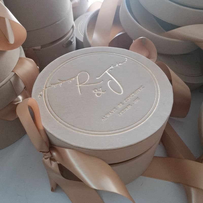 Custom hand gift box wedding velvet cylindrical packaging gift box paper box