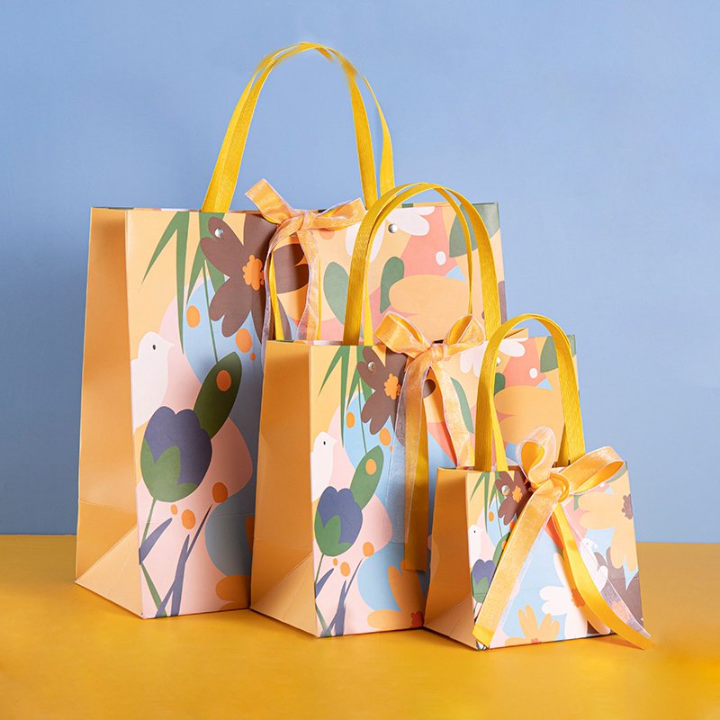 New design custom factory price Lovely gift flower White kraft paper bag for gift packaging