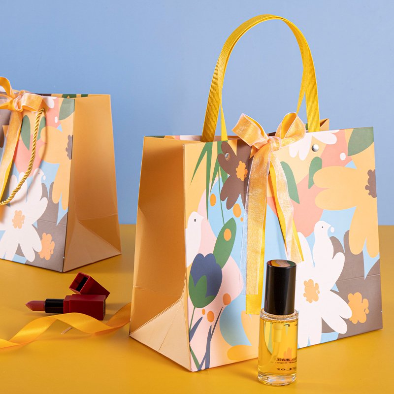 New design custom factory price Lovely gift flower White kraft paper bag for gift packaging